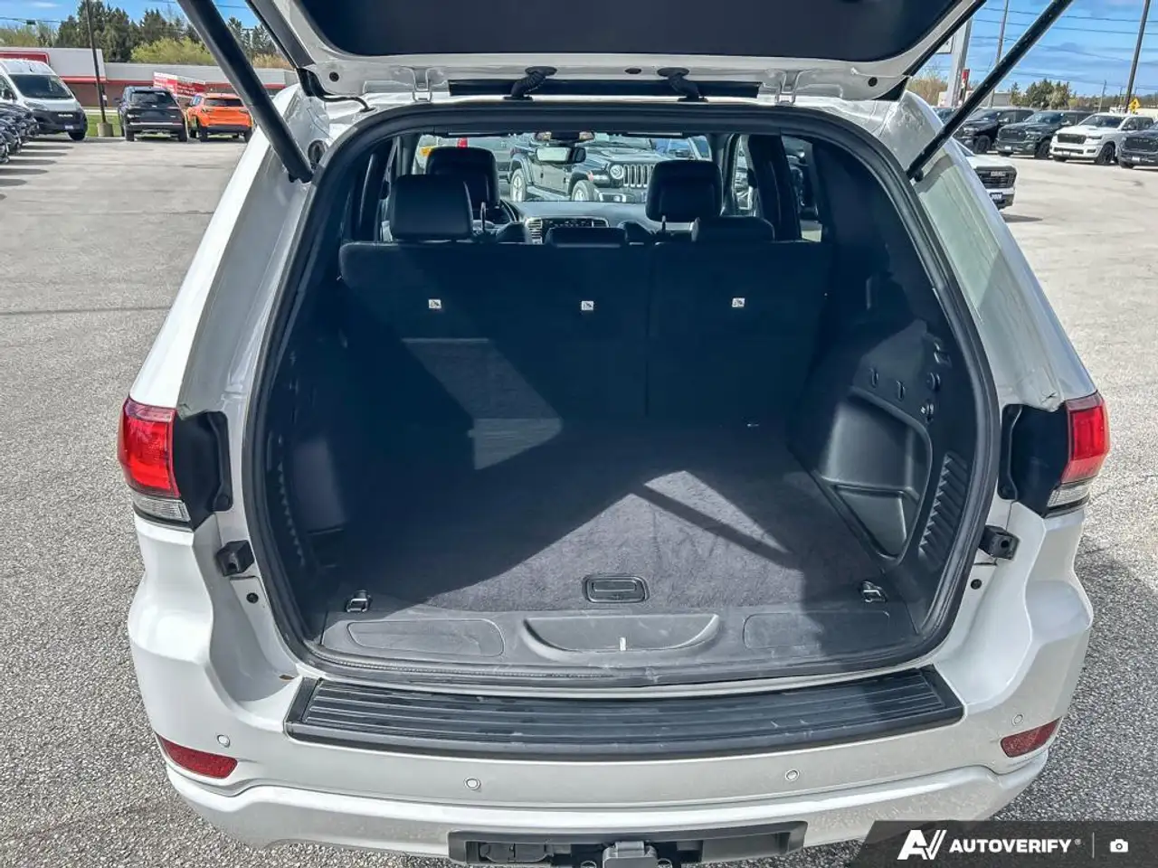Jeep Grand Cherokee снимка Jeep Grand Cherokee