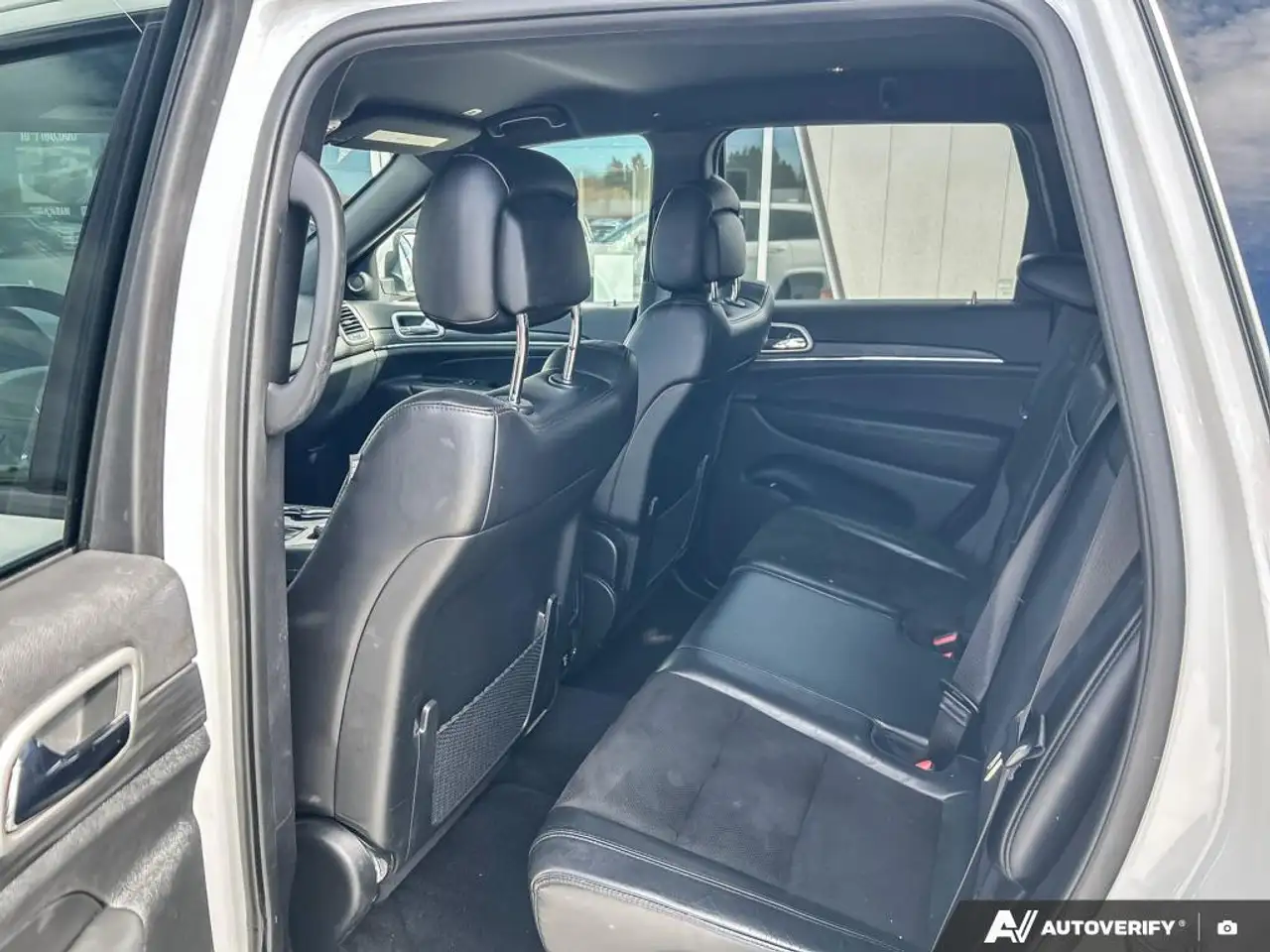 Jeep Grand Cherokee снимка Jeep Grand Cherokee