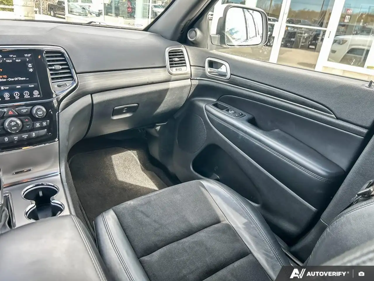 Jeep Grand Cherokee снимка Jeep Grand Cherokee