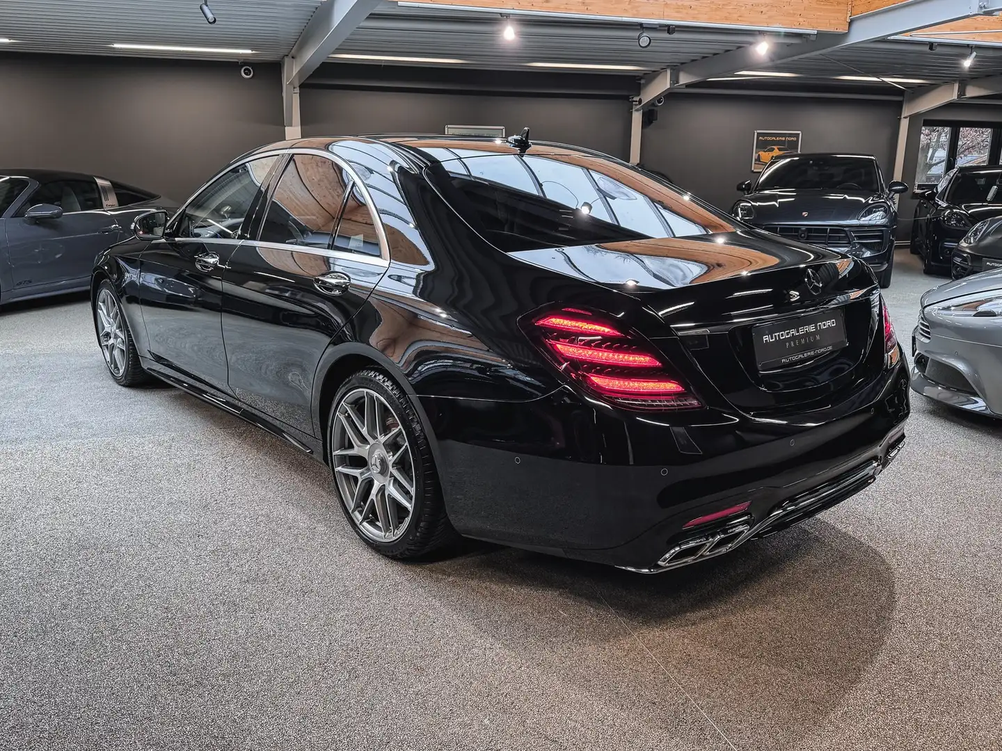 Mercedes-Benz S 560 4Matic S63 AMG Styling+3D Burmester+Pano Negru - 2