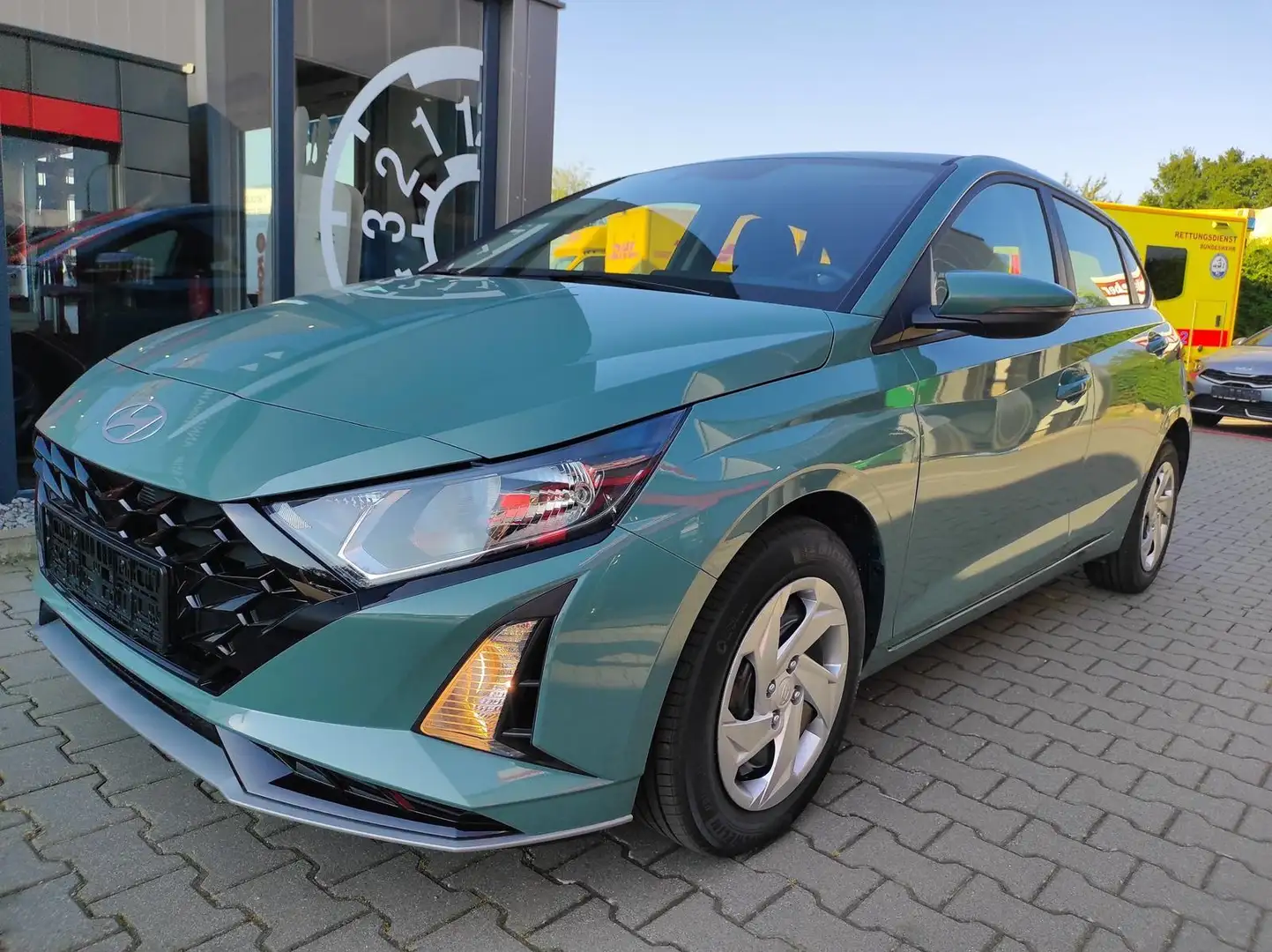 Hyundai i20 Comfort 100PS*Kamera*Navi*Tempomat*uvm 74 kW (1... Grün - 1