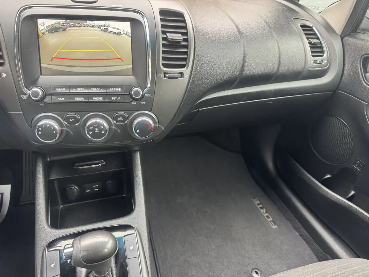 Kia Forte снимка Kia Forte