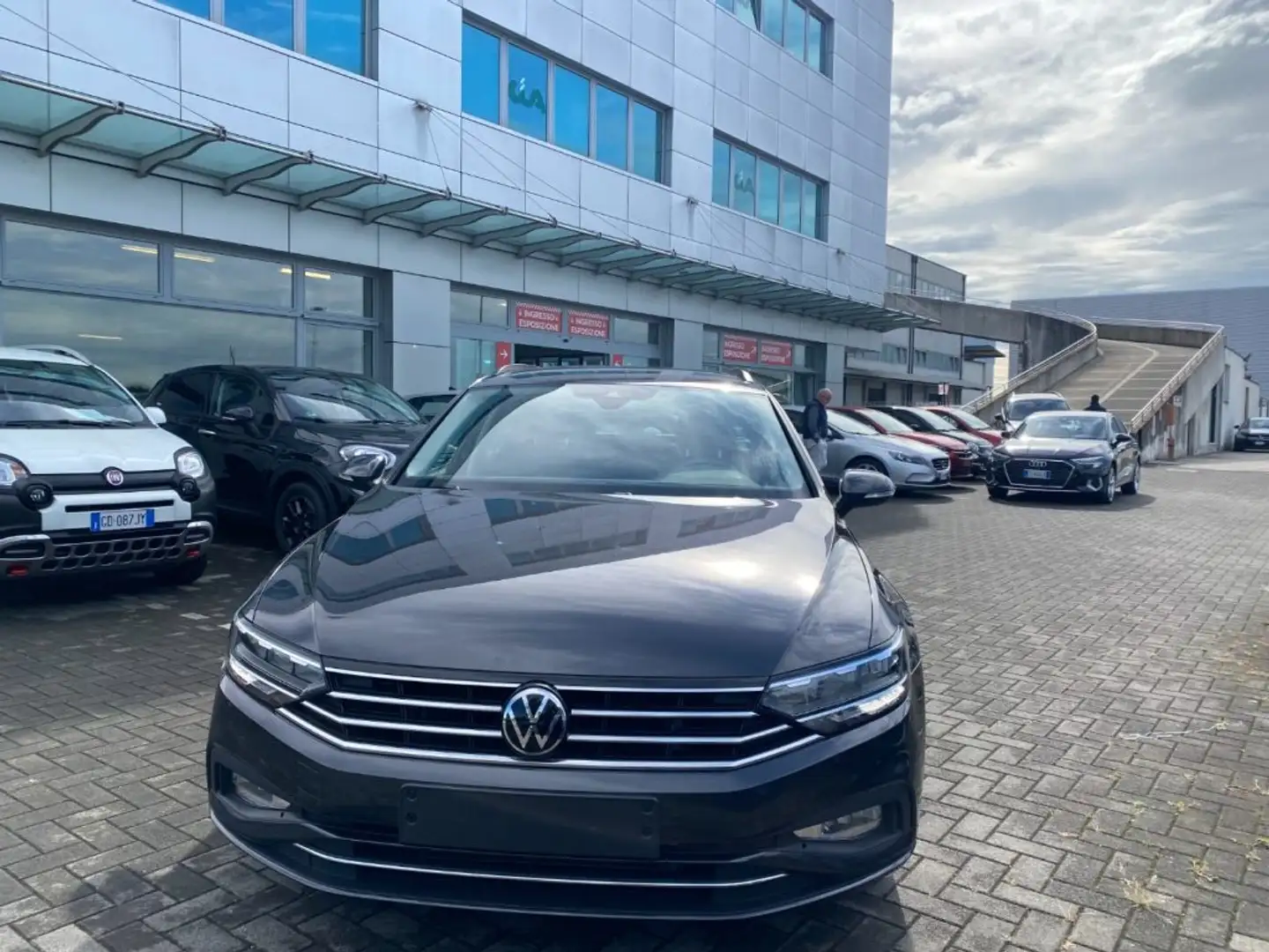 Volkswagen Passat Variant 1.5 TSI ACT DSG Business Grigio - 1
