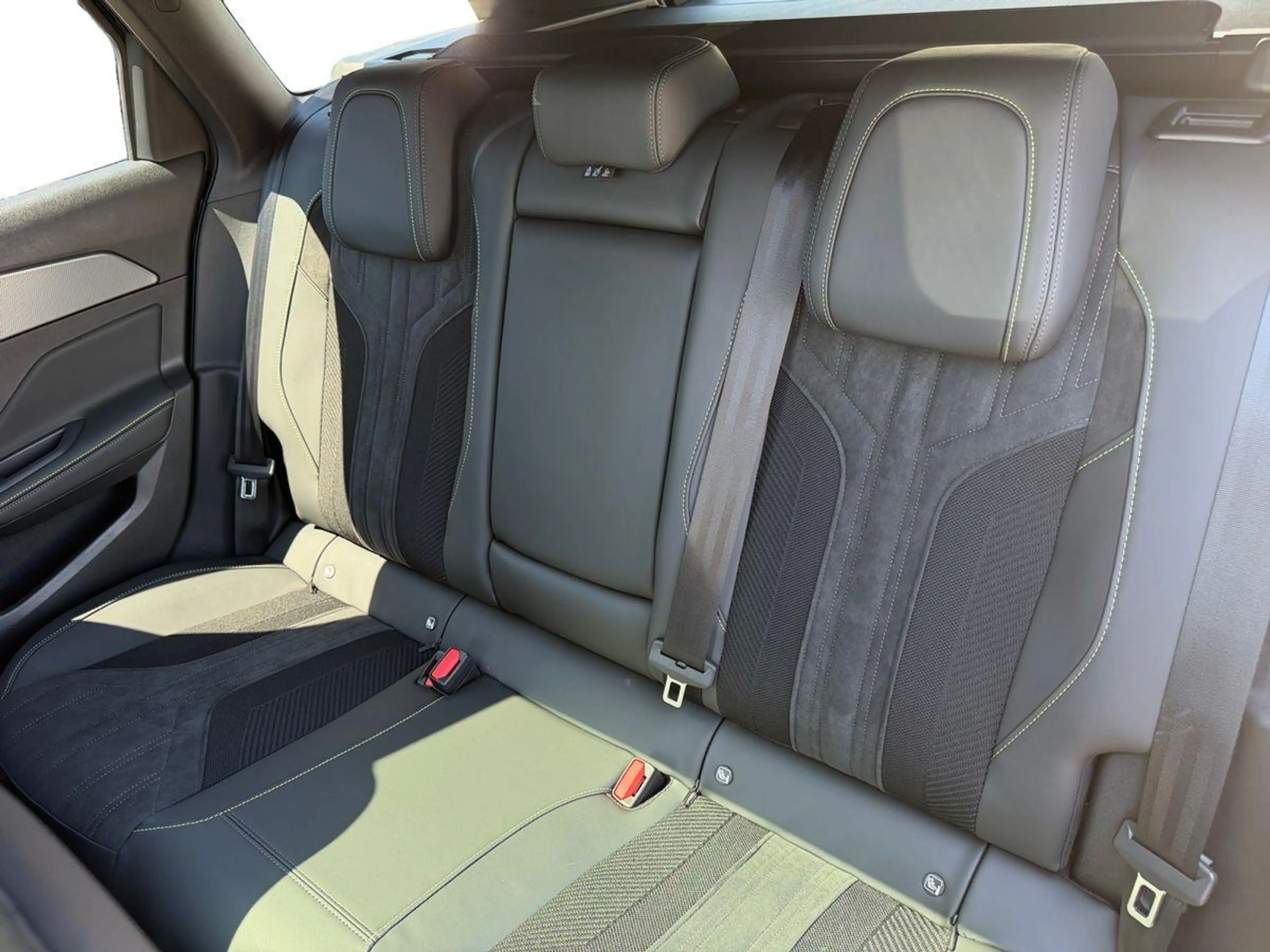 Peugeot 308 GT Exclusive 1.5 Diesel FAP Android Auto Met — photo 14