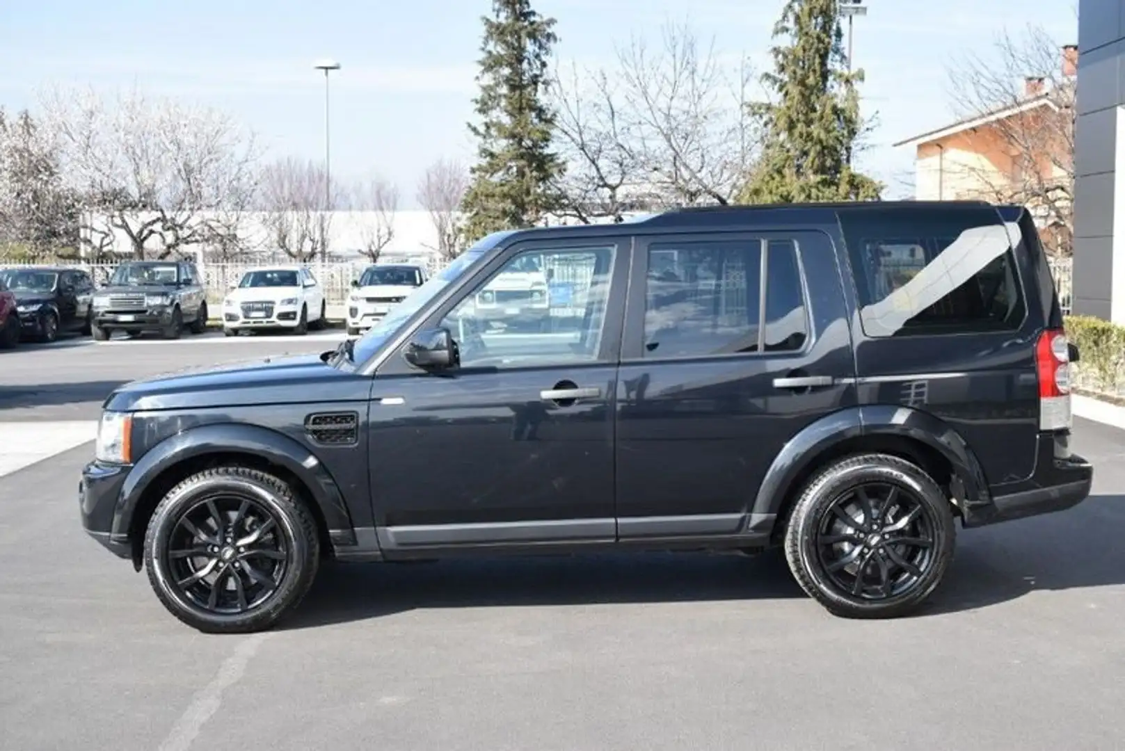 Land Rover Discovery 3.0 SDV6 SE 255CV - 7 POSTI Nero - 2