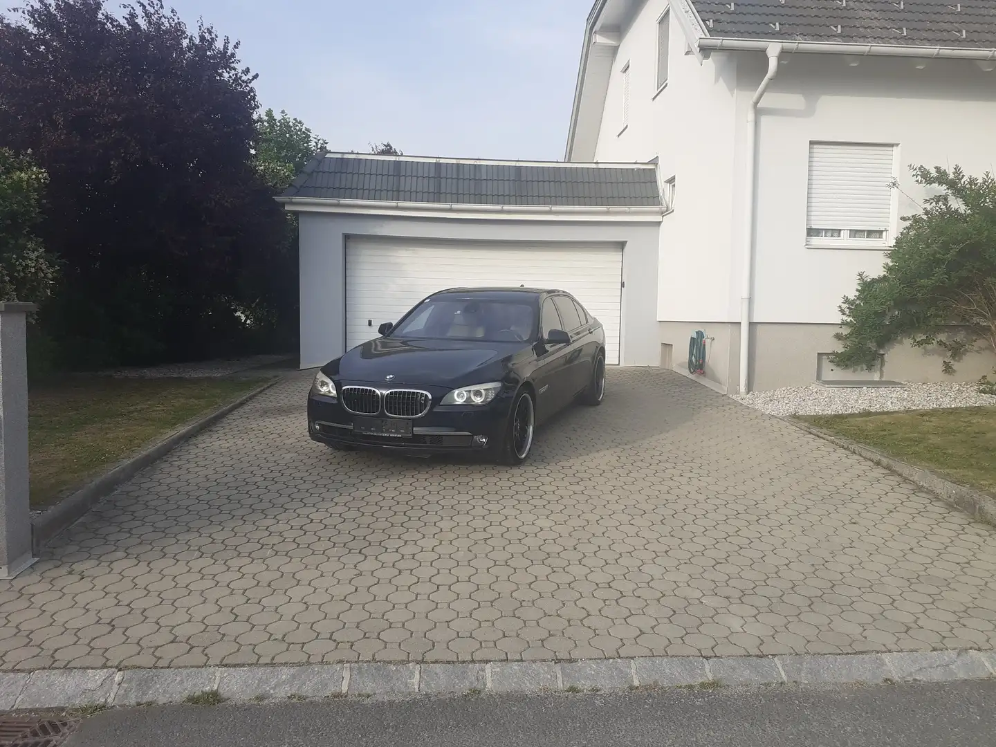 BMW 750 750Li Österreich-Paket Aut. plava - 2