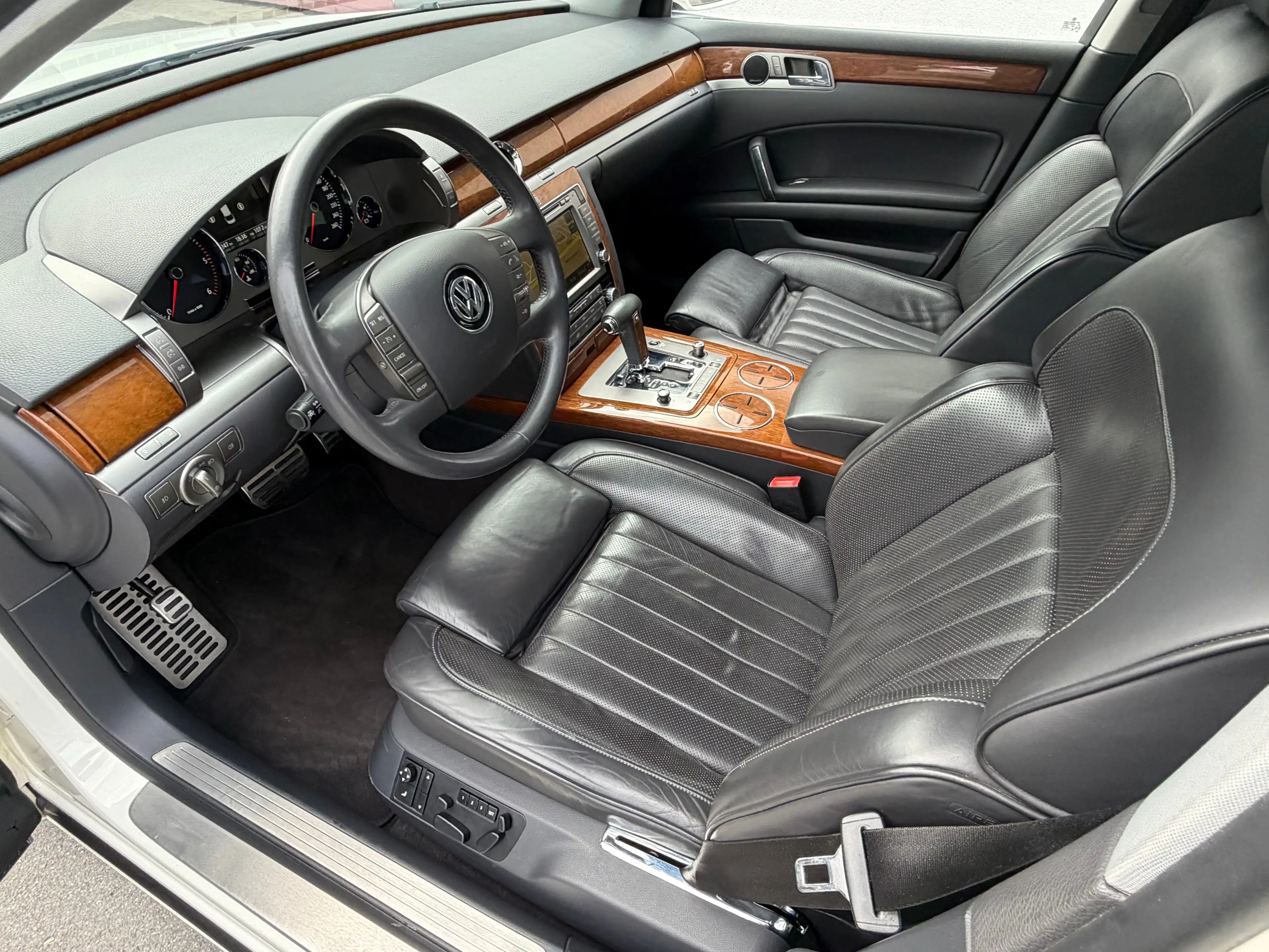 Volkswagen Phaeton V6 TDI 5-Sitzer 4Motion AHK*Dynaudio*R-Cam*Standh — photo 8