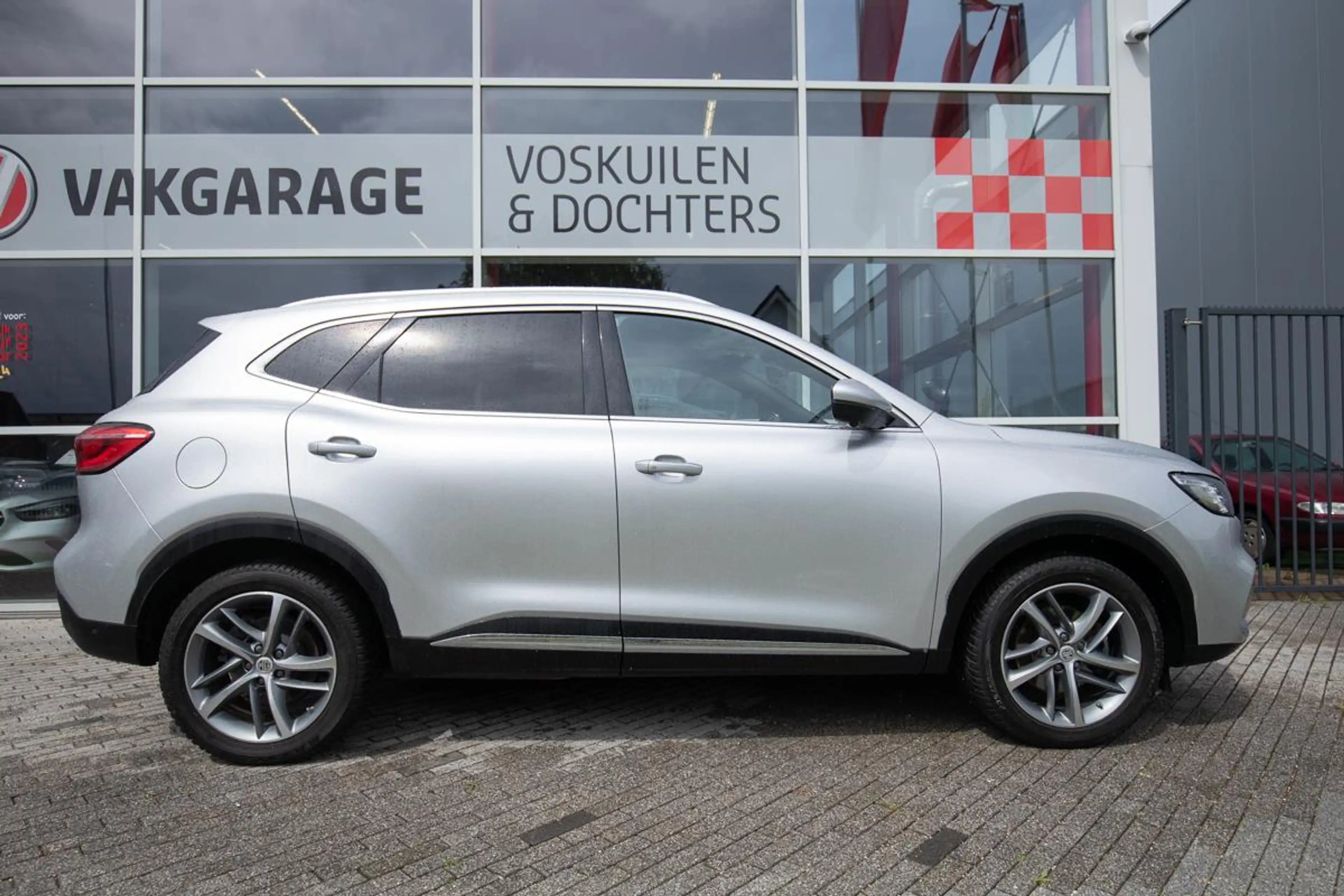 MG EHS 1.5 TGDI Luxury | PHEV | Sardana Red leder | Virtu — photo 13