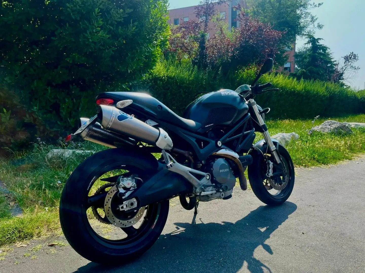 Ducati Monster 696 Schwarz - 2