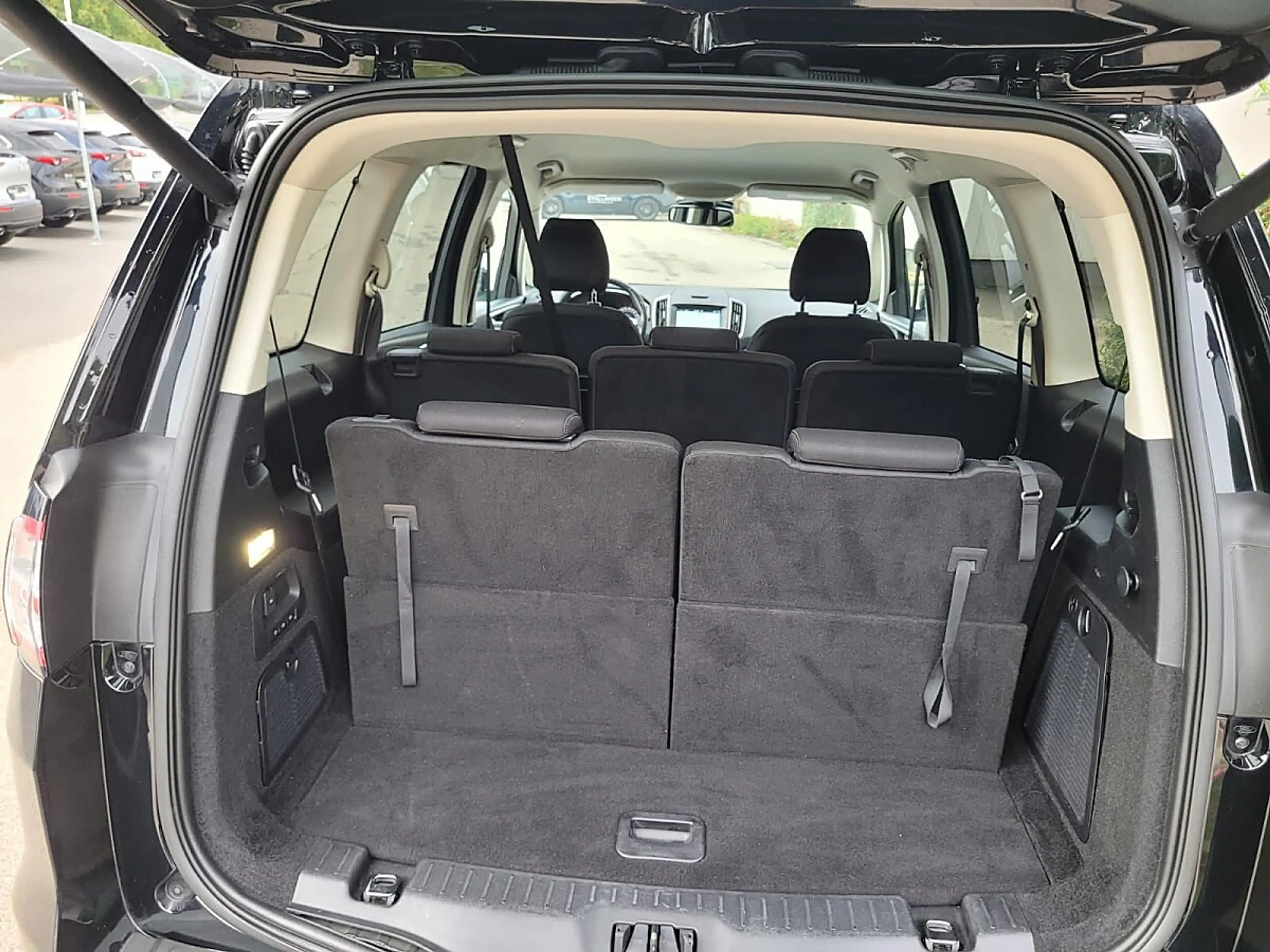 Ford Galaxy 2,0 TDCi Titanium Start/Stop Powershift — photo 10