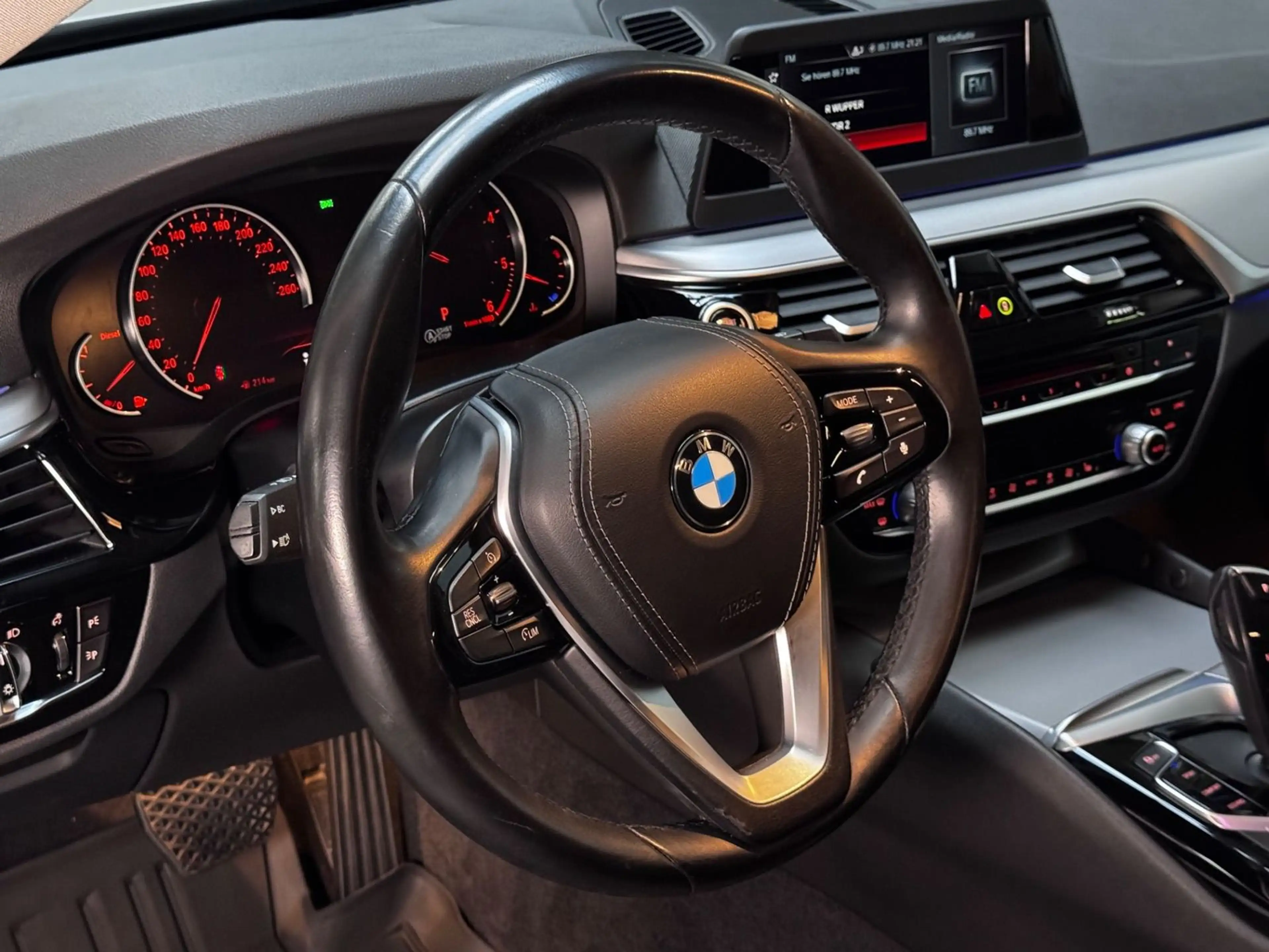 BMW 525 5er - 525 d *Led*Kamera*Ambiente* — photo 14