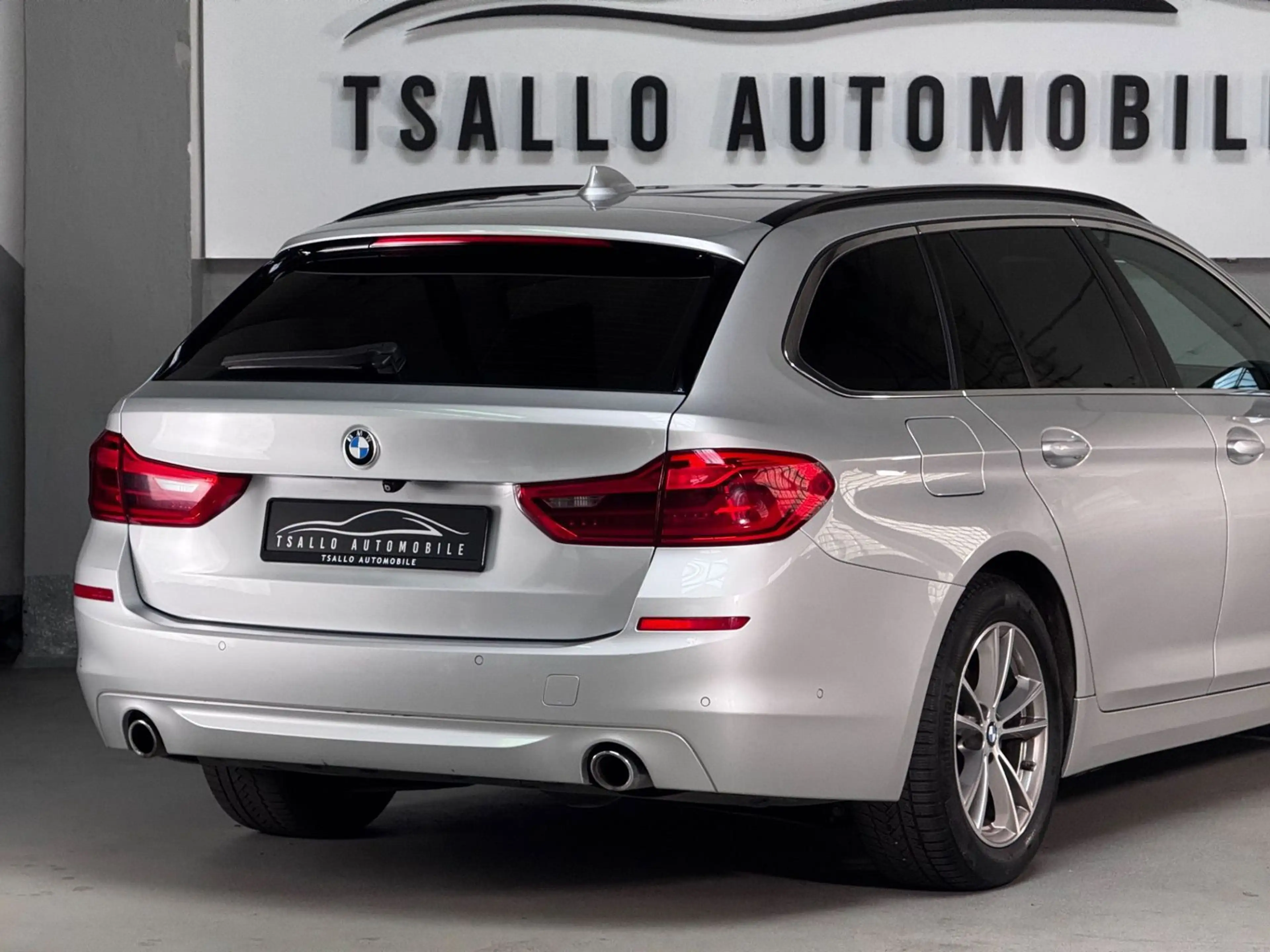 BMW 525 5er - 525 d *Led*Kamera*Ambiente* — photo 6