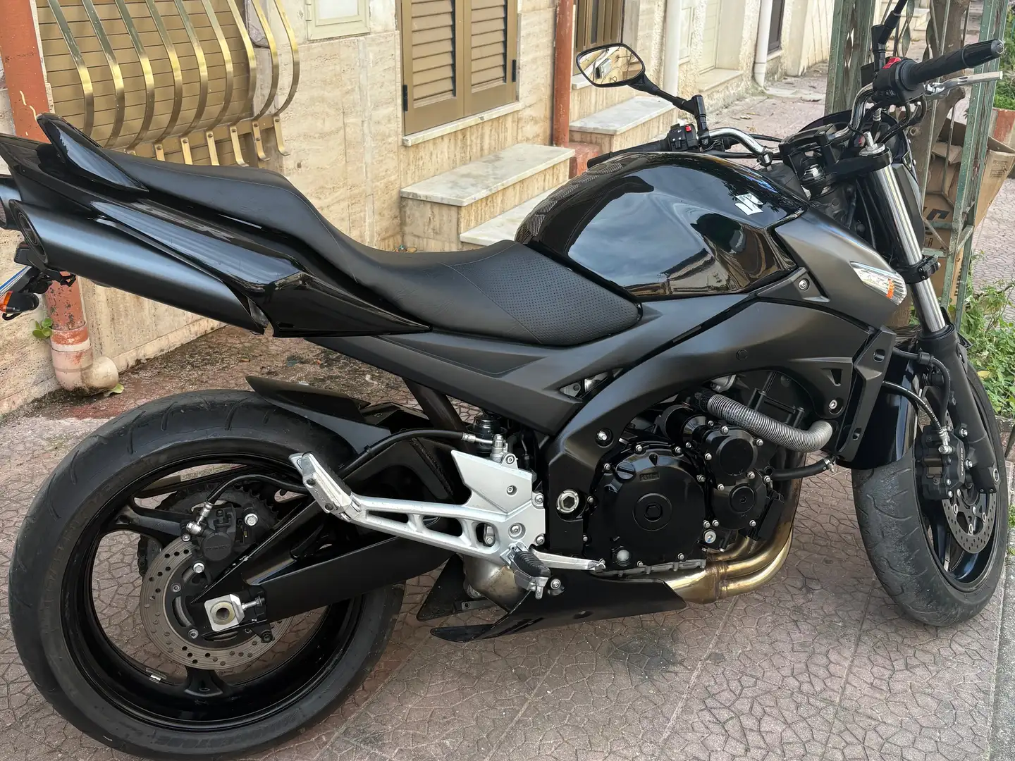Suzuki GSR 600 - 1