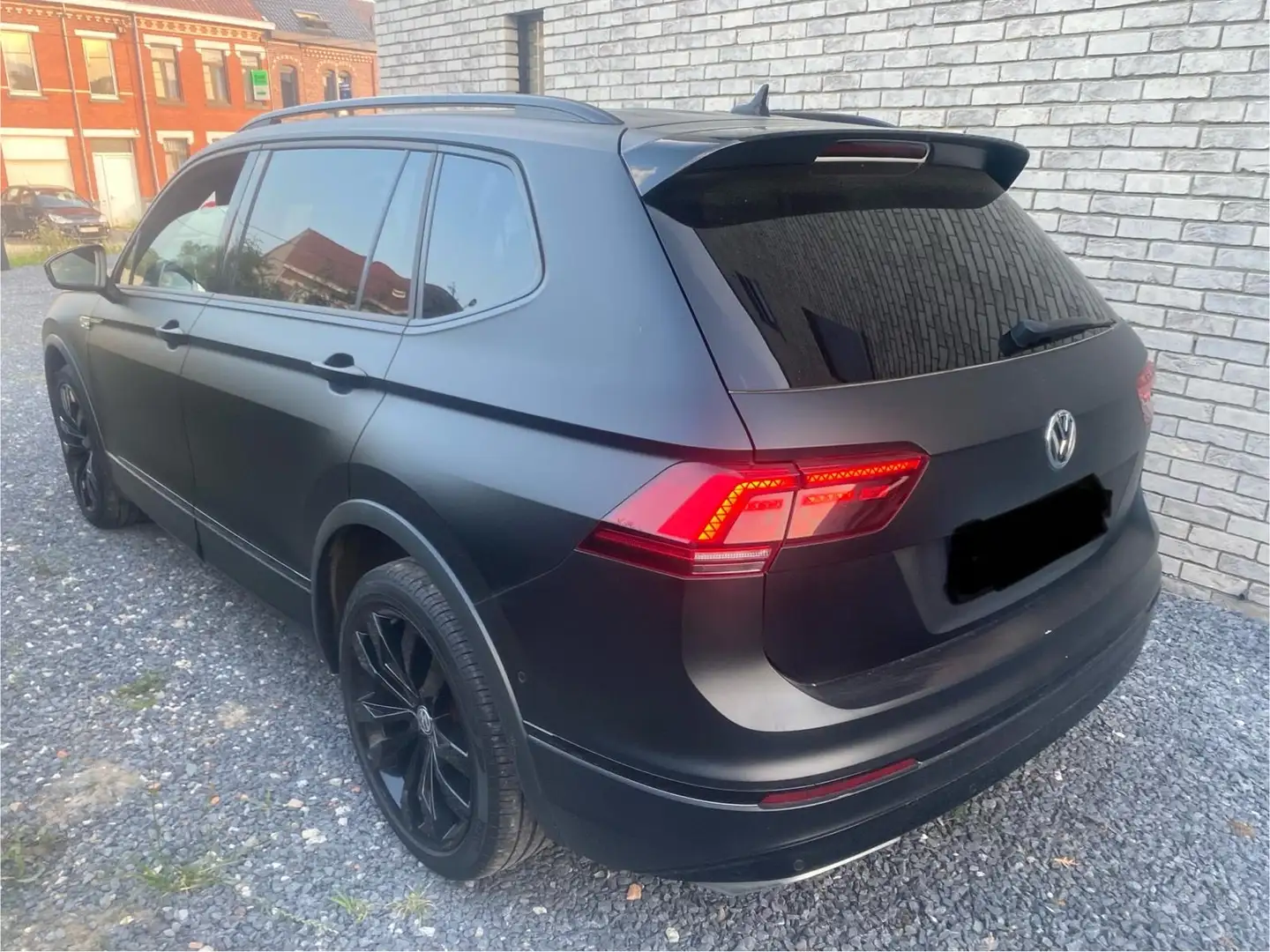 Volkswagen Tiguan 2.0 TDI 4Motion R-Line *Blanco Keuring *Full Optio Zwart - 2