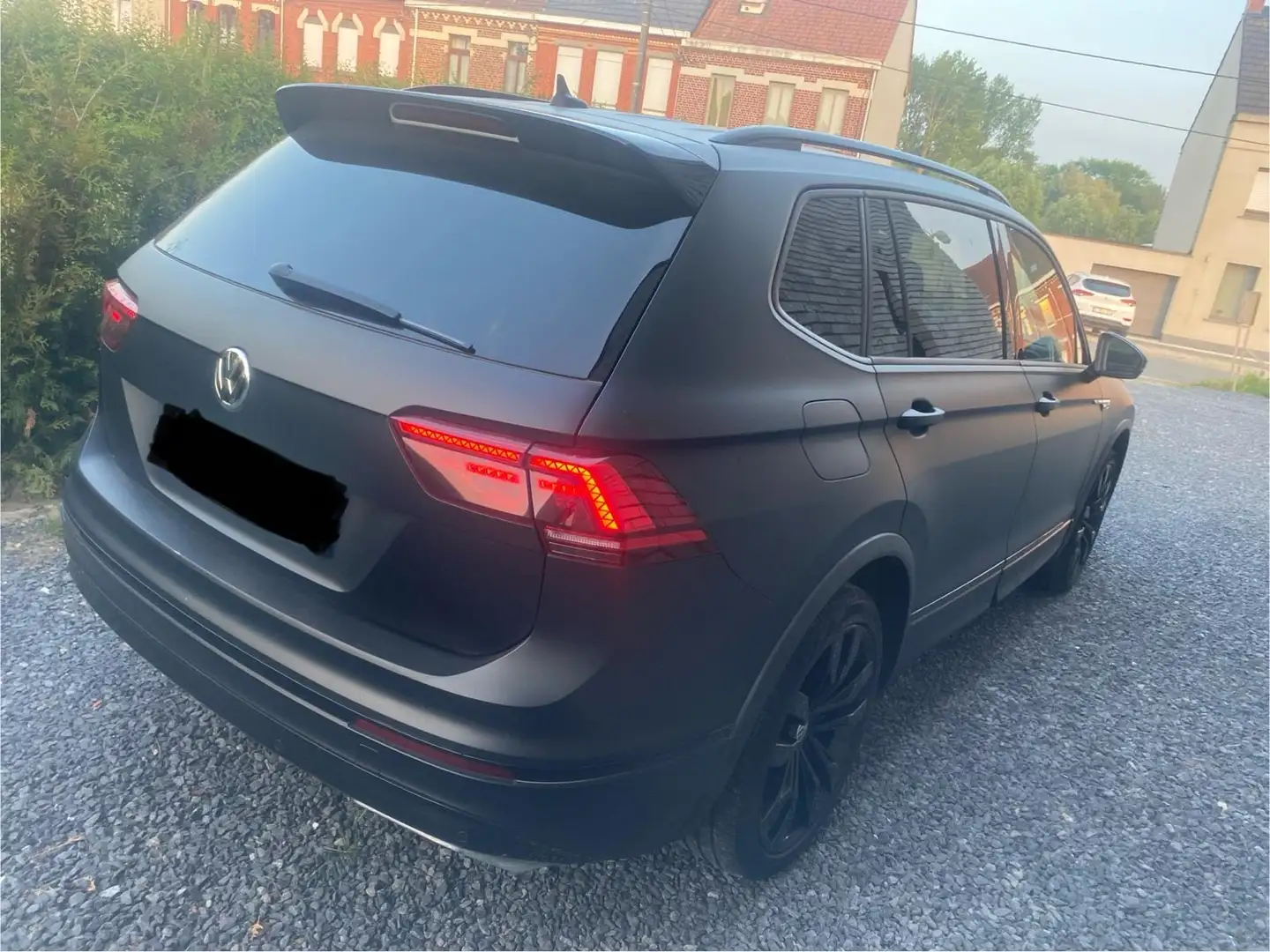 Volkswagen Tiguan 2.0 TDI 4Motion R-Line *Blanco Keuring *Full Optio Zwart - 1