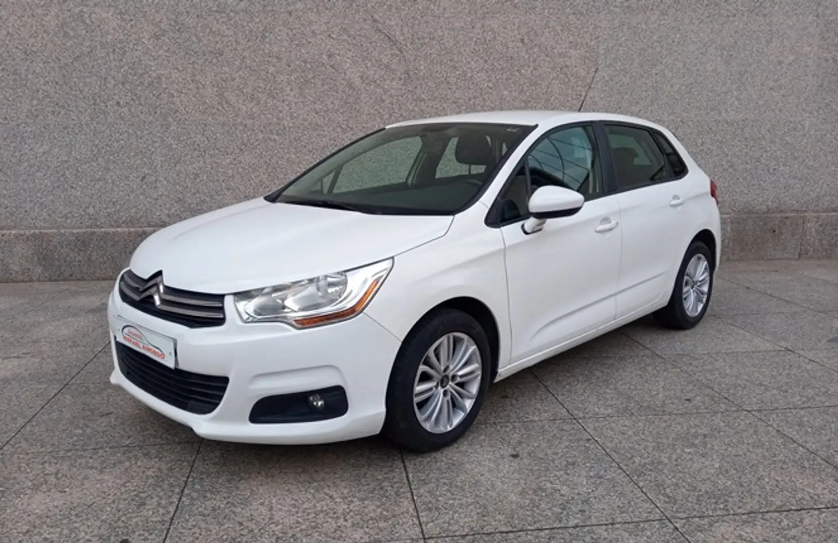 Citroen C4 1.6BlueHDI Live Edition 100 Weiß - 1