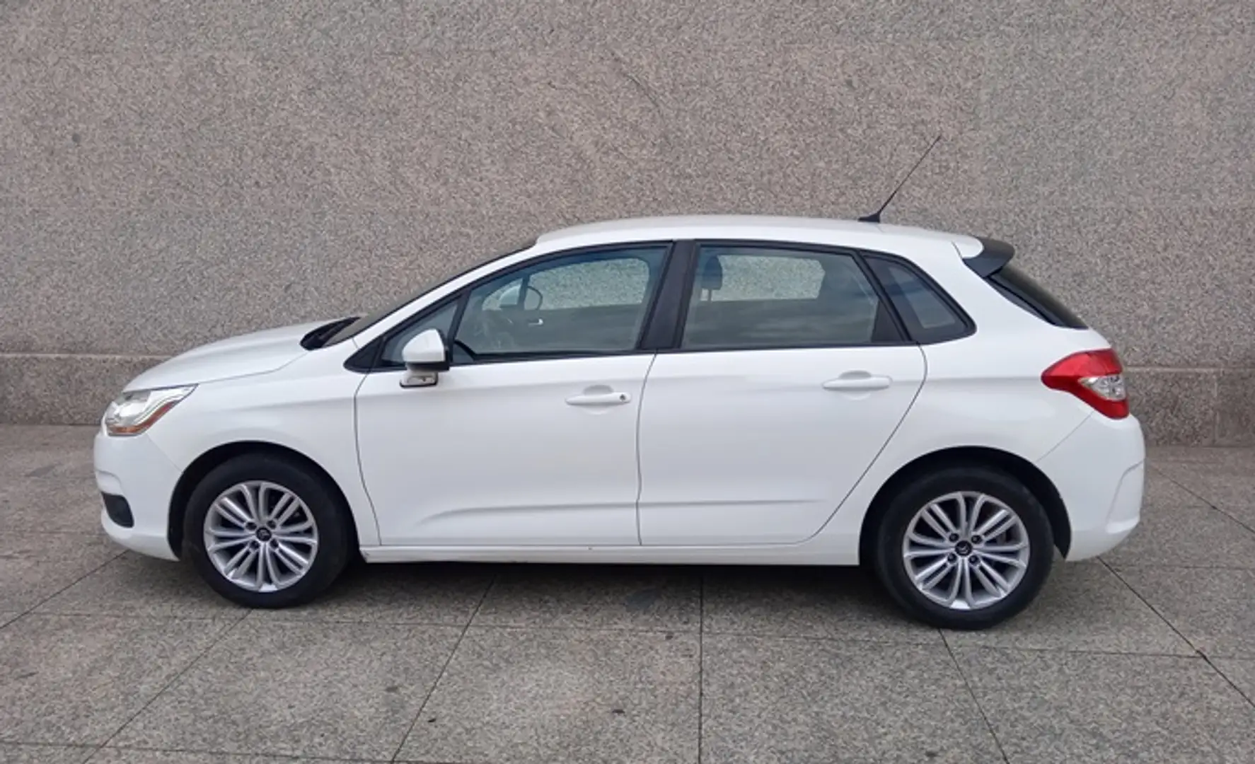 Citroen C4 1.6BlueHDI Live Edition 100 Weiß - 2