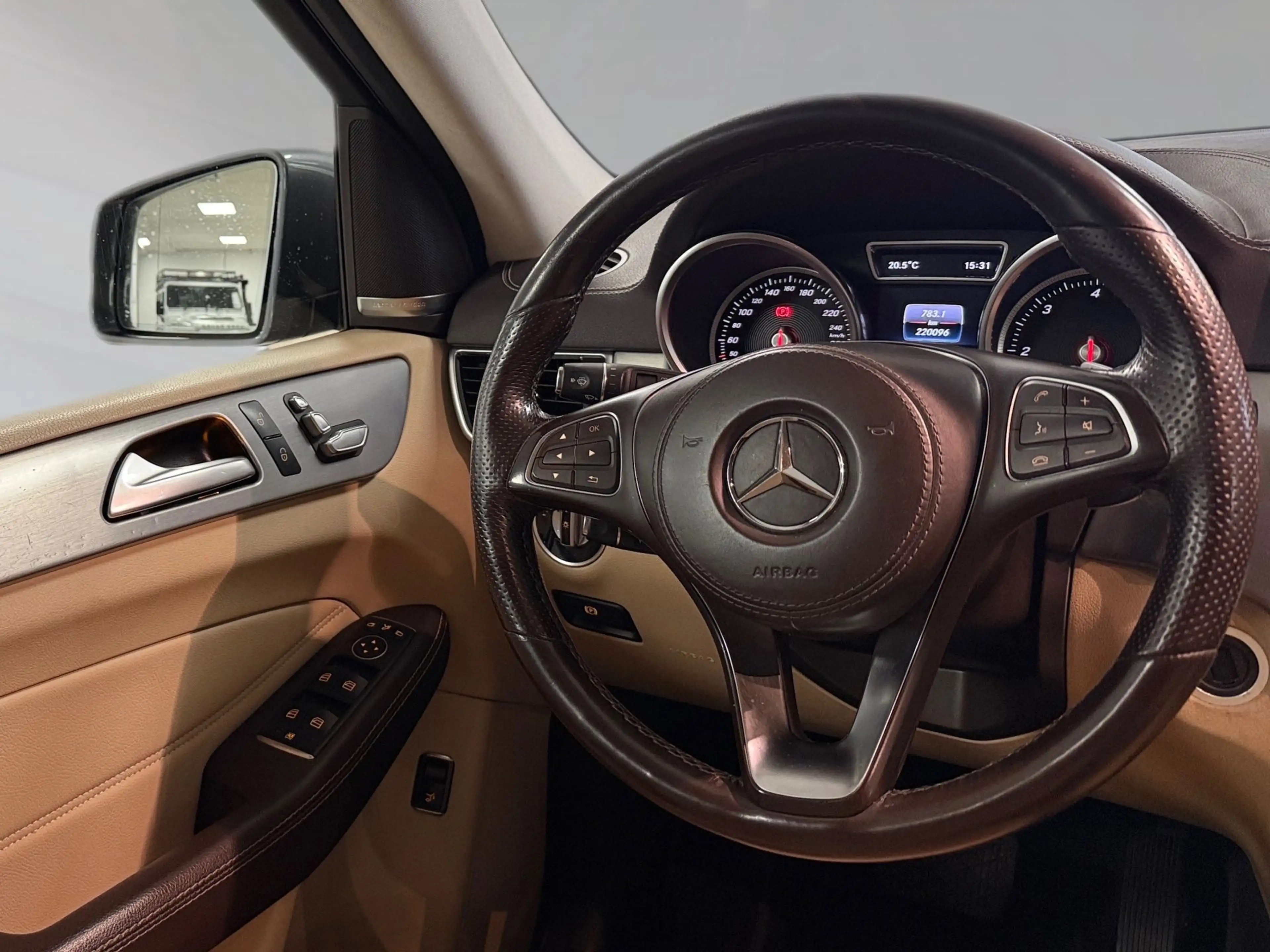 Mercedes-Benz GLS 350 d 4Matic — photo 13