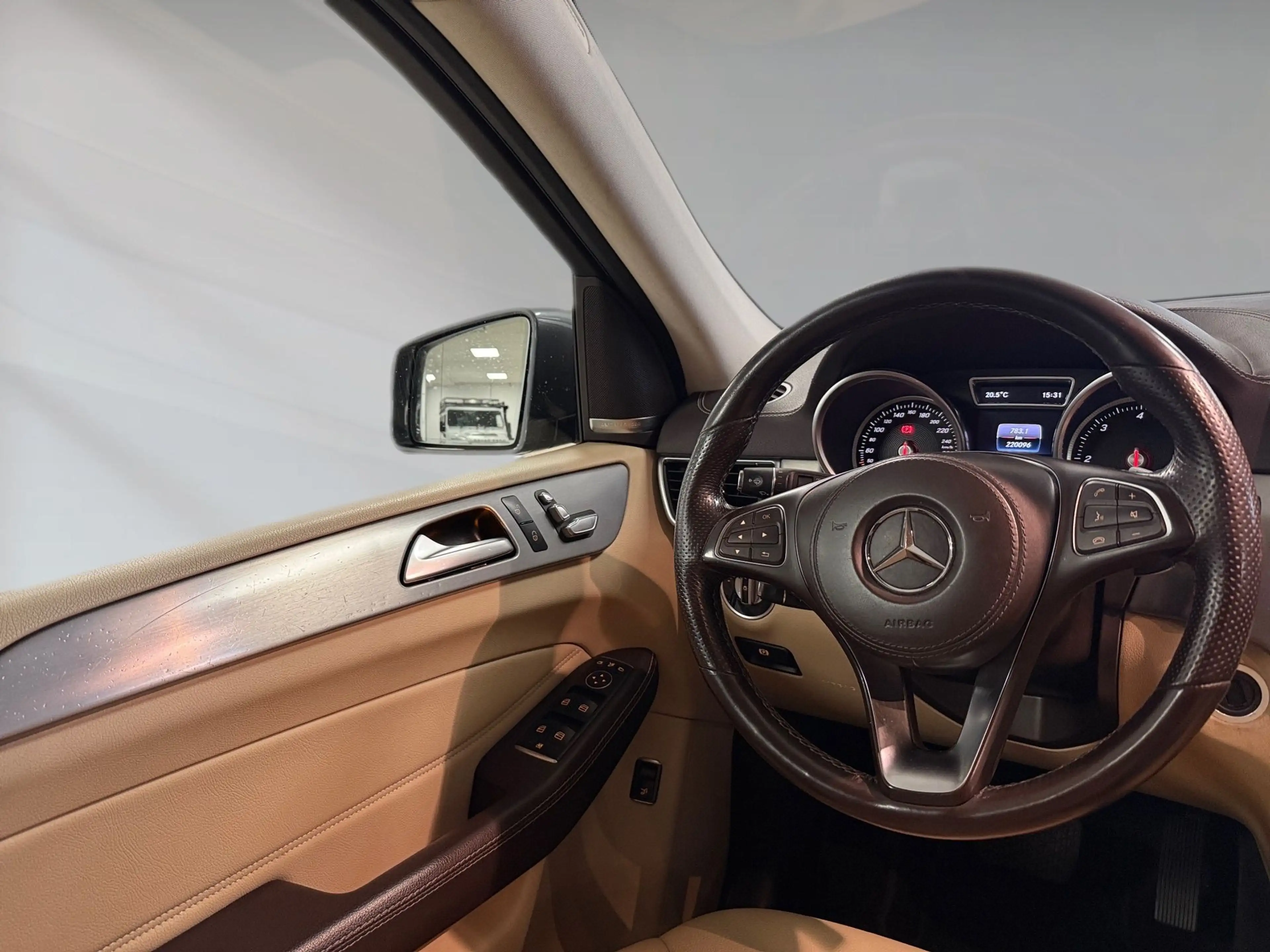 Mercedes-Benz GLS 350 d 4Matic — photo 15