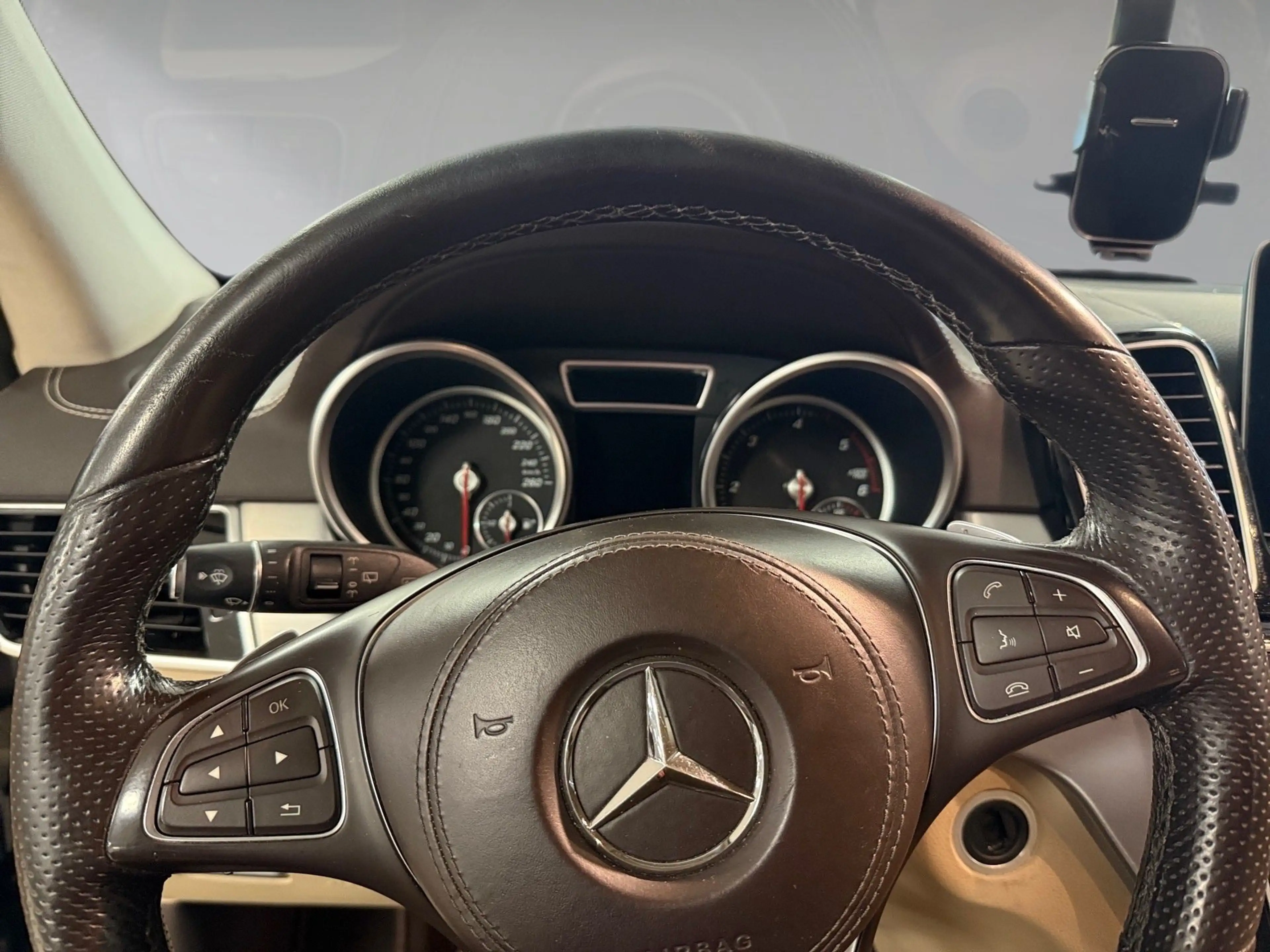 Mercedes-Benz GLS 350 d 4Matic — photo 14