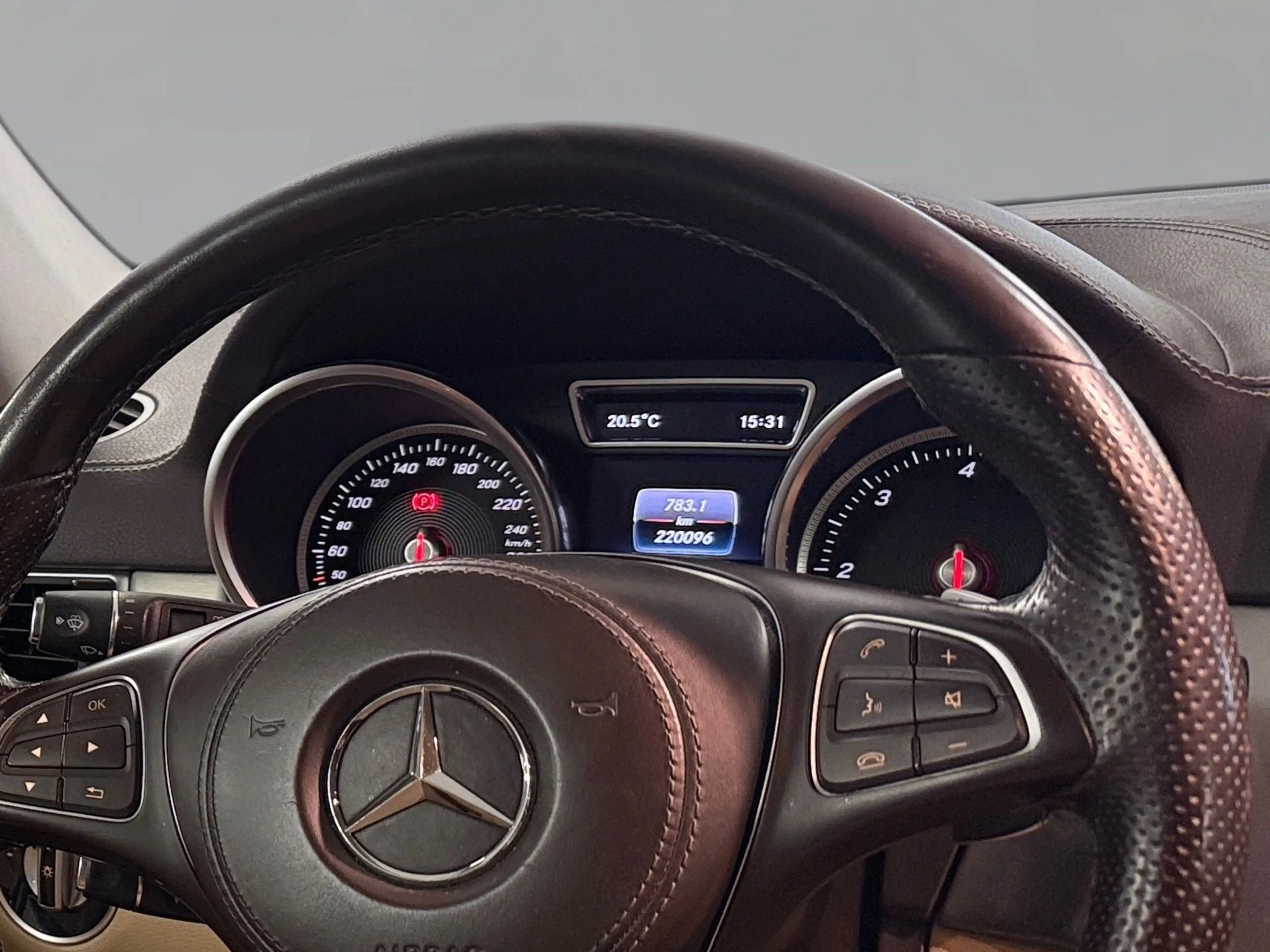 Mercedes-Benz GLS 350 d 4Matic — photo 11