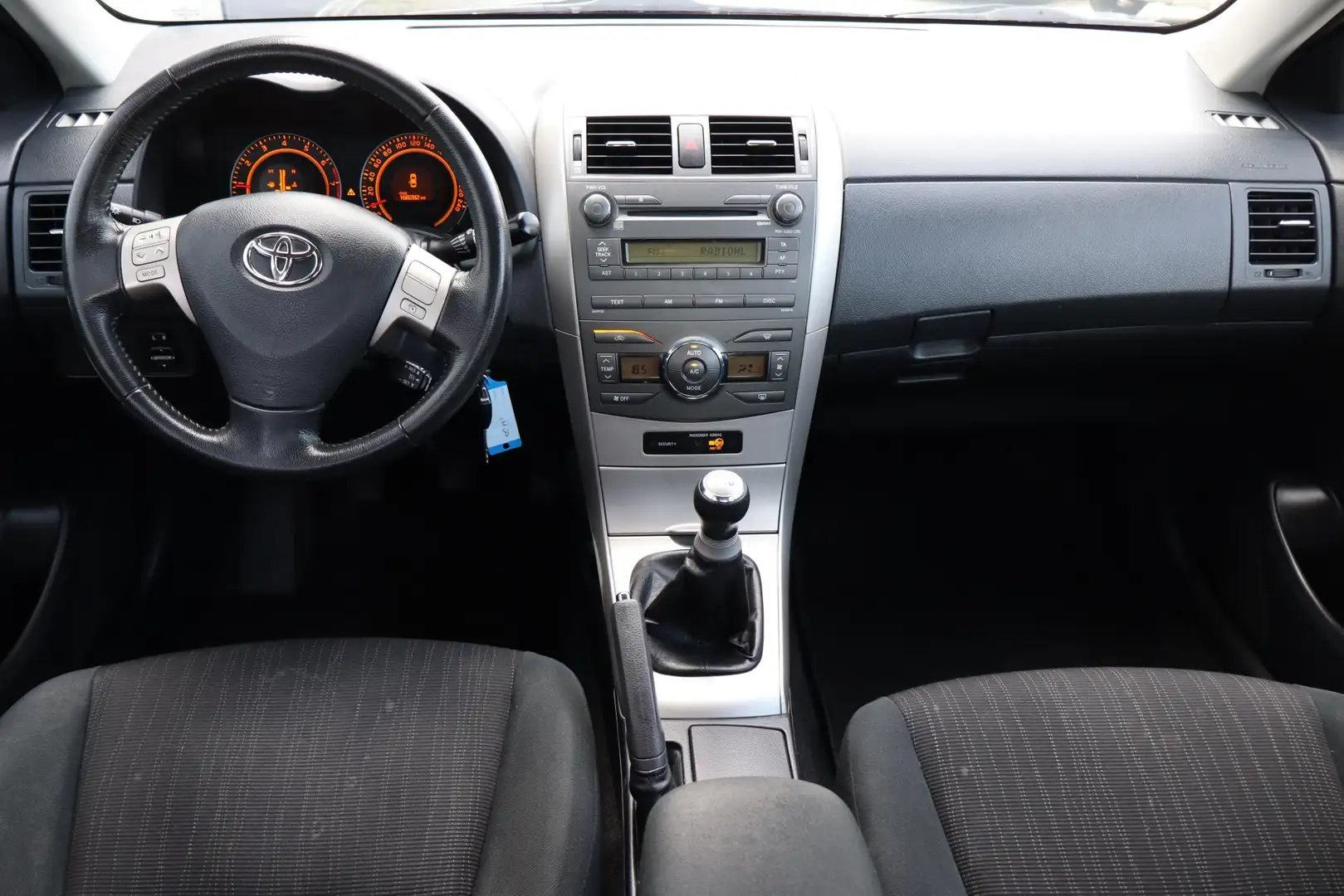 Toyota Corolla 1.6-16V Sol Climate control, Cruise control, Elekt Grijs - 2