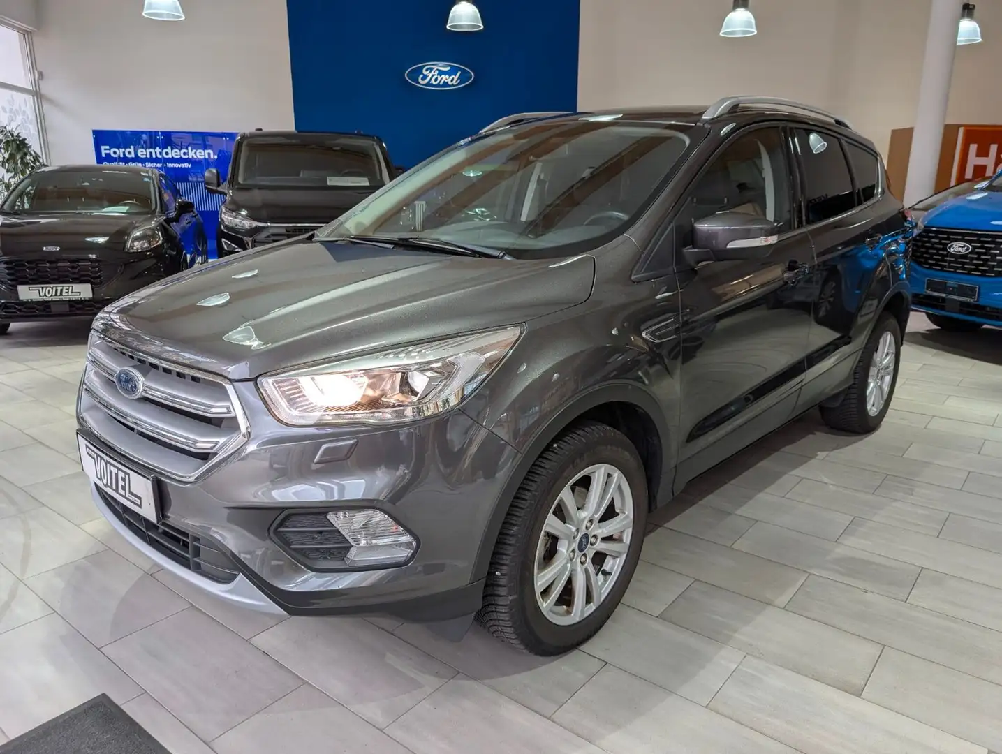 Ford Kuga Cool & Connect Grijs - 1
