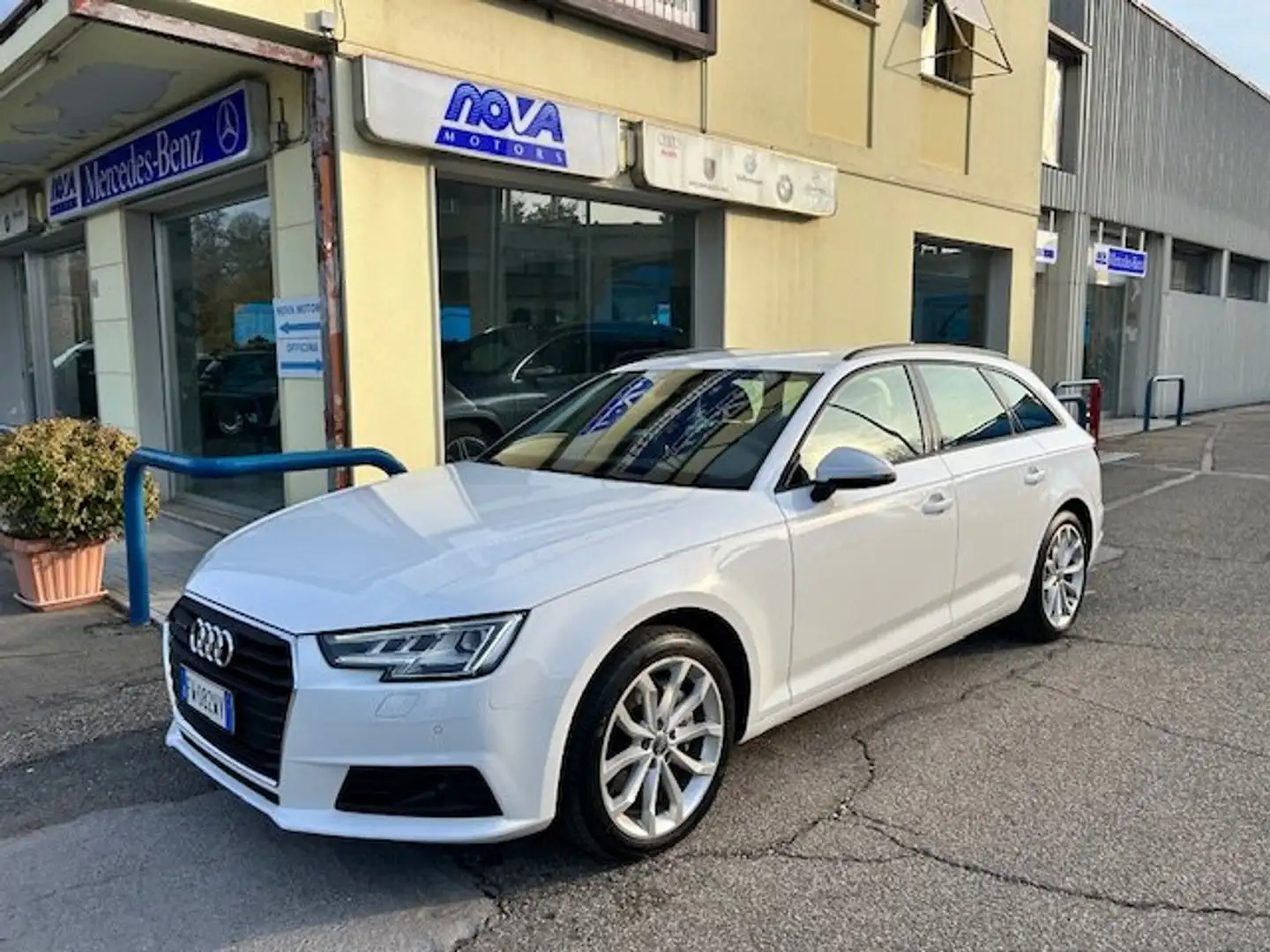 Audi A4 A4 Avant 40 2.0 tdi quattro 190cv s-tronic Bianco - 1