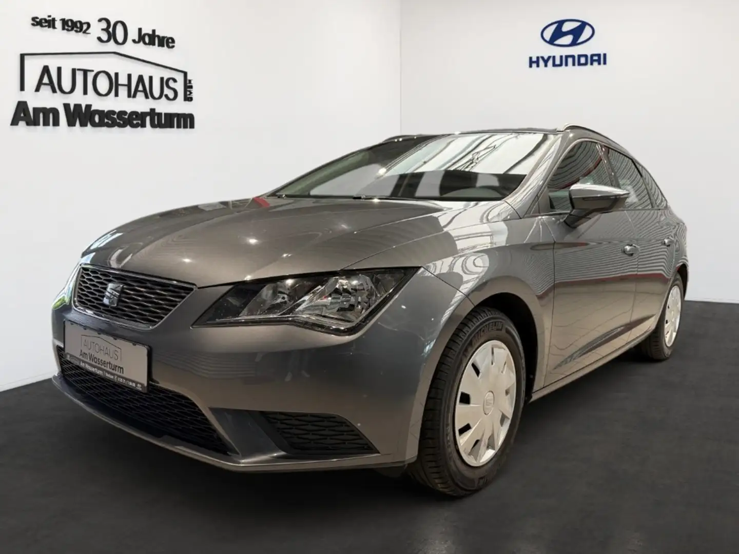 SEAT Leon ST 1.2 TSI Reference Klima PDC WKR Grau - 1