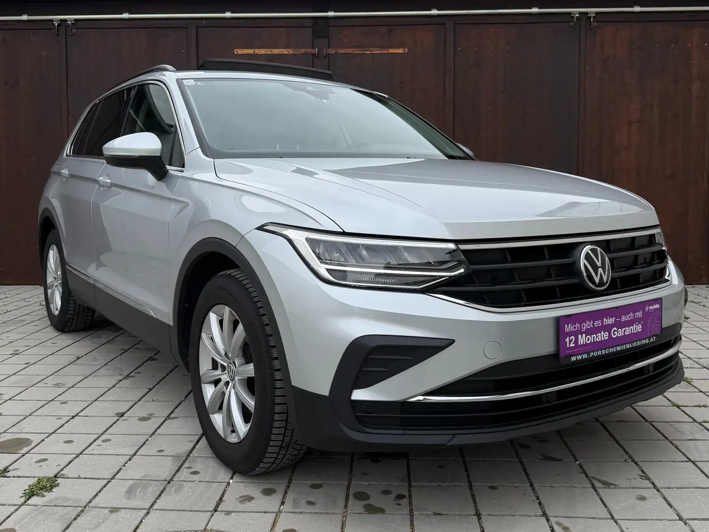 Volkswagen Tiguan ACT Life|Massage|Pano|Virtual|Kamera|LED|NAV|CARPL Plateado - 1