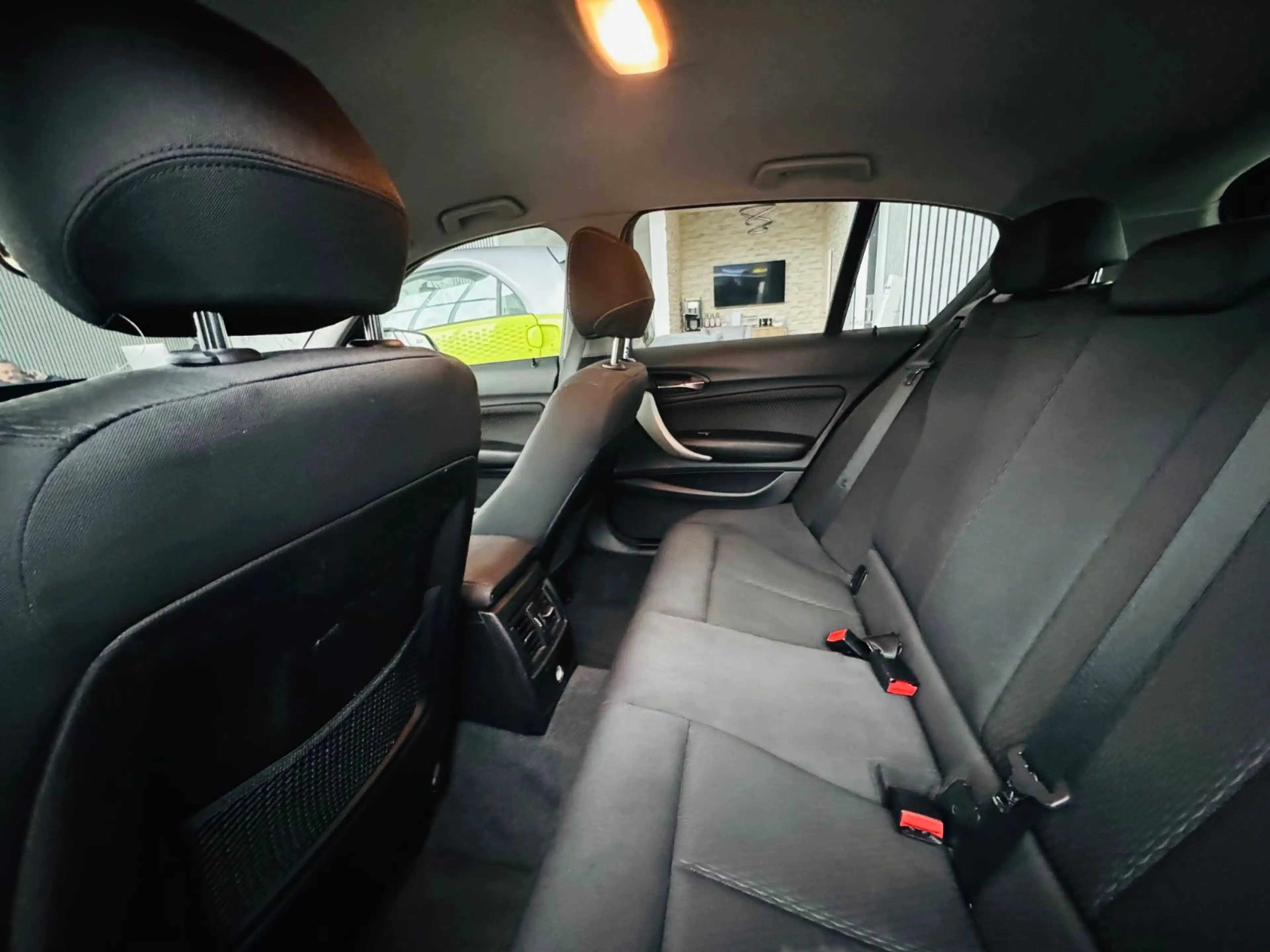 BMW 118 i Advantage — photo 9