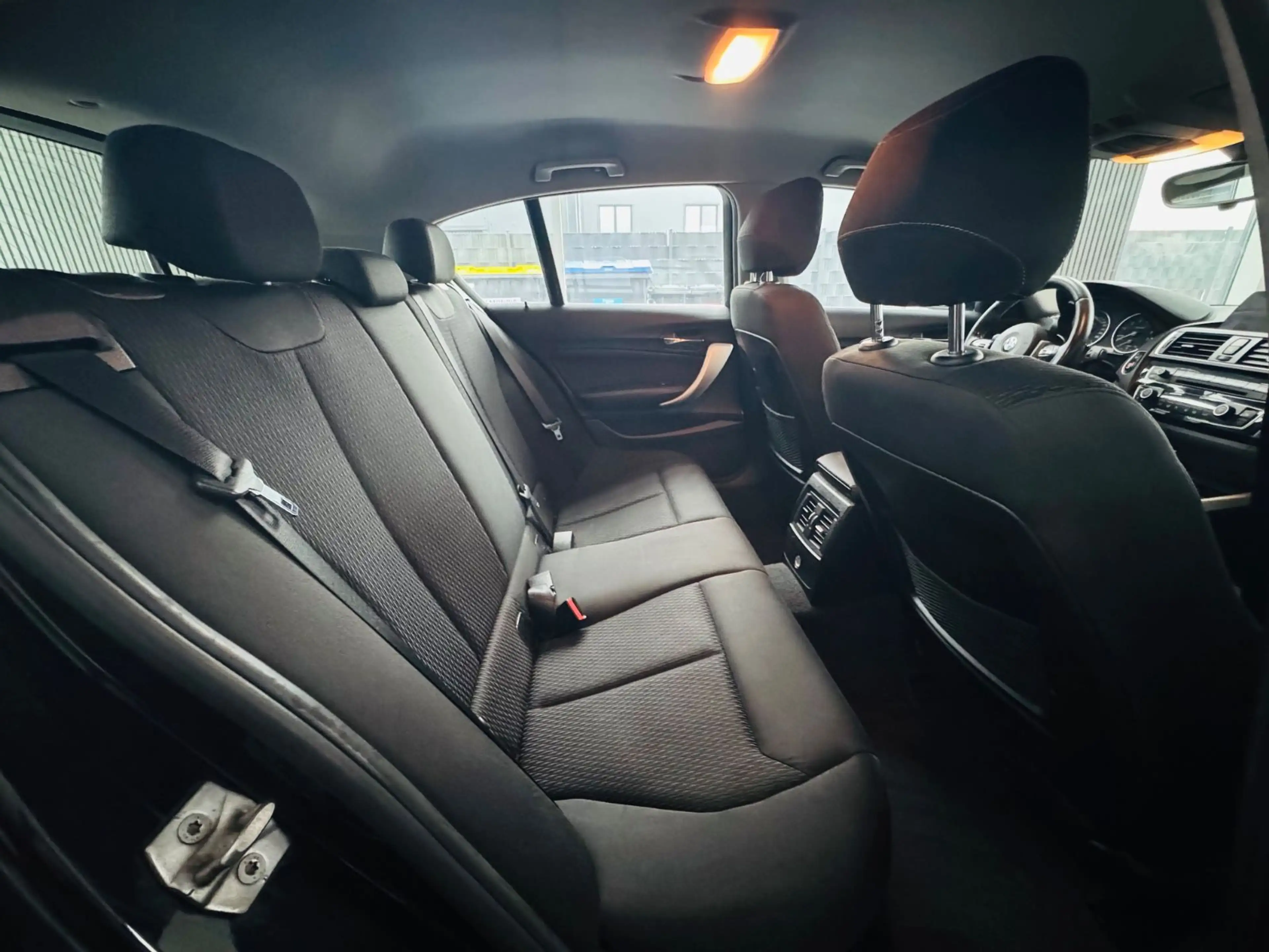 BMW 118 i Advantage — photo 11