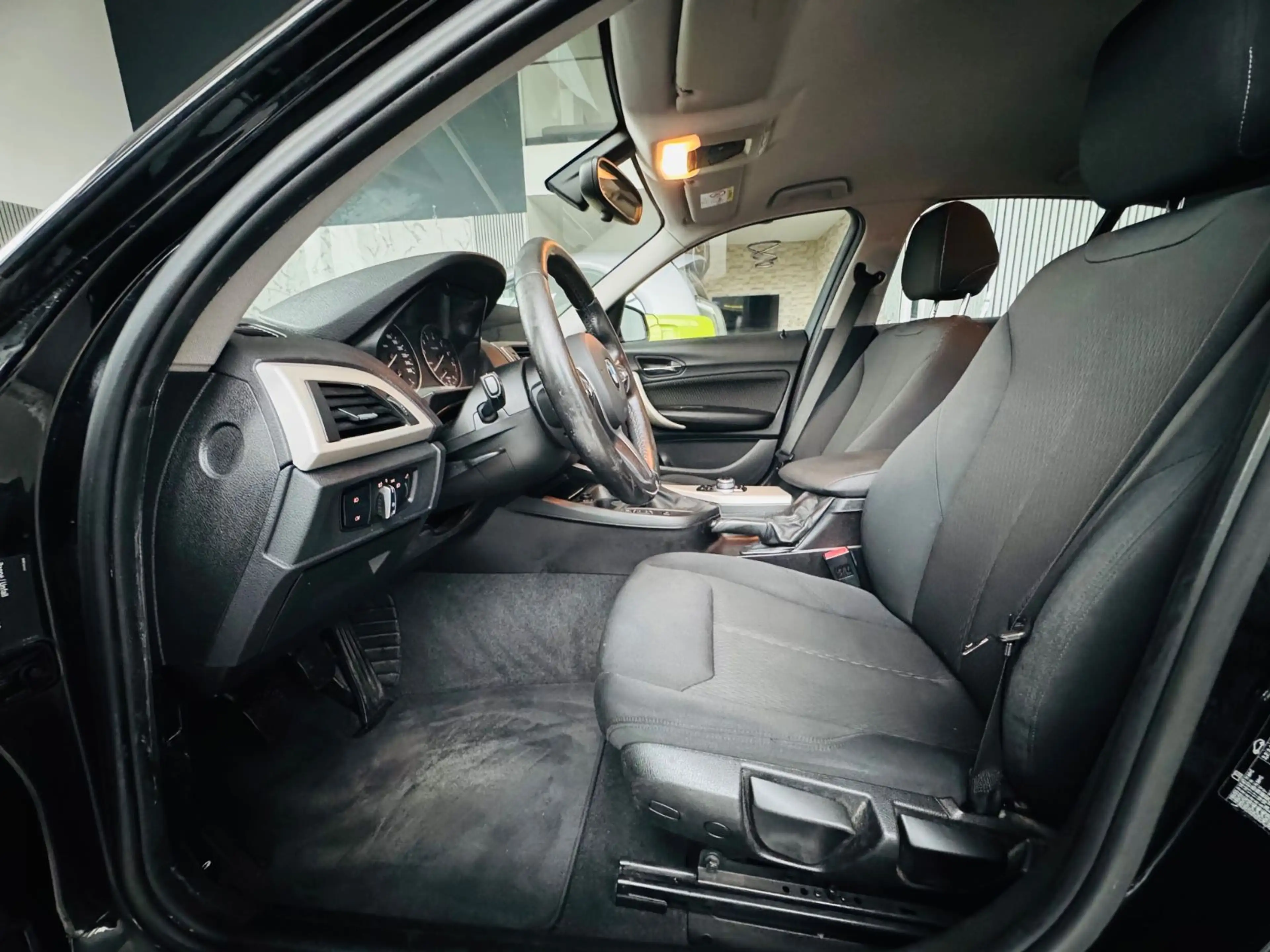 BMW 118 i Advantage — photo 8