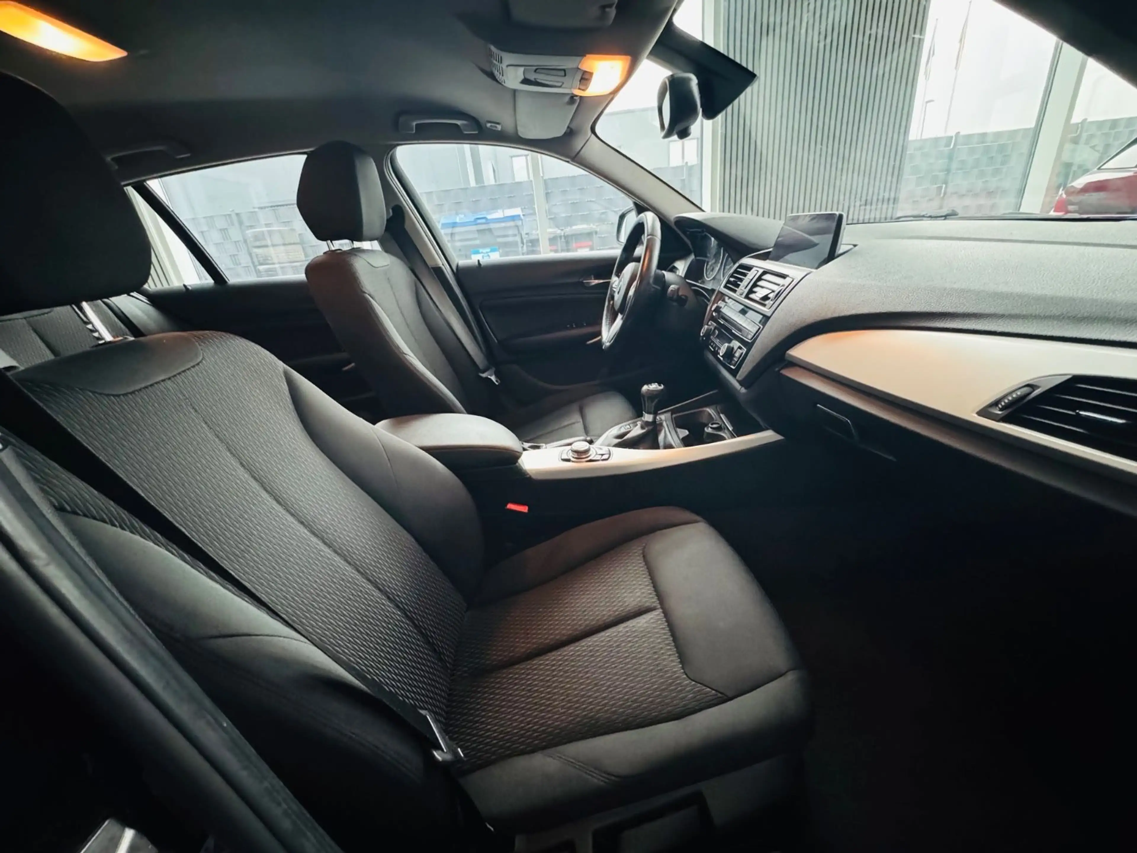 BMW 118 i Advantage — photo 12