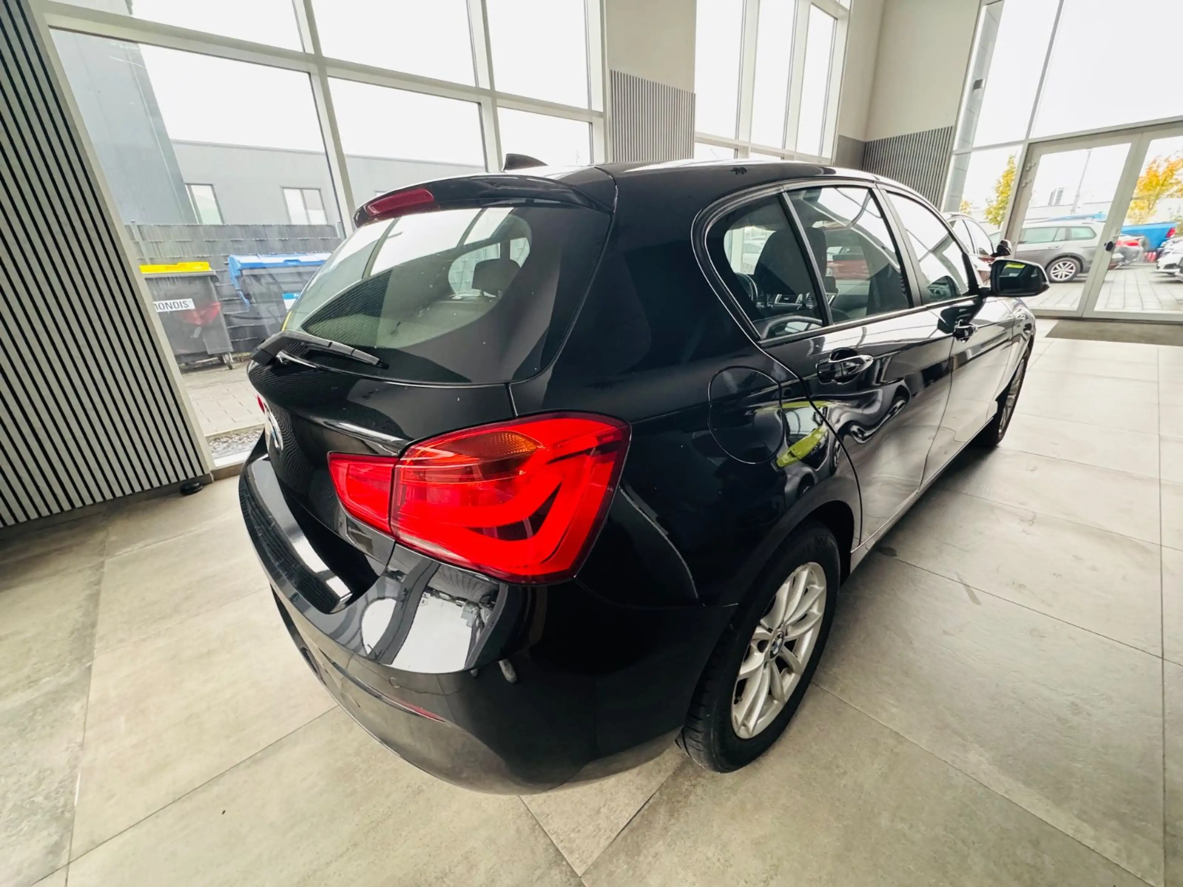 BMW 118 i Advantage — photo 4