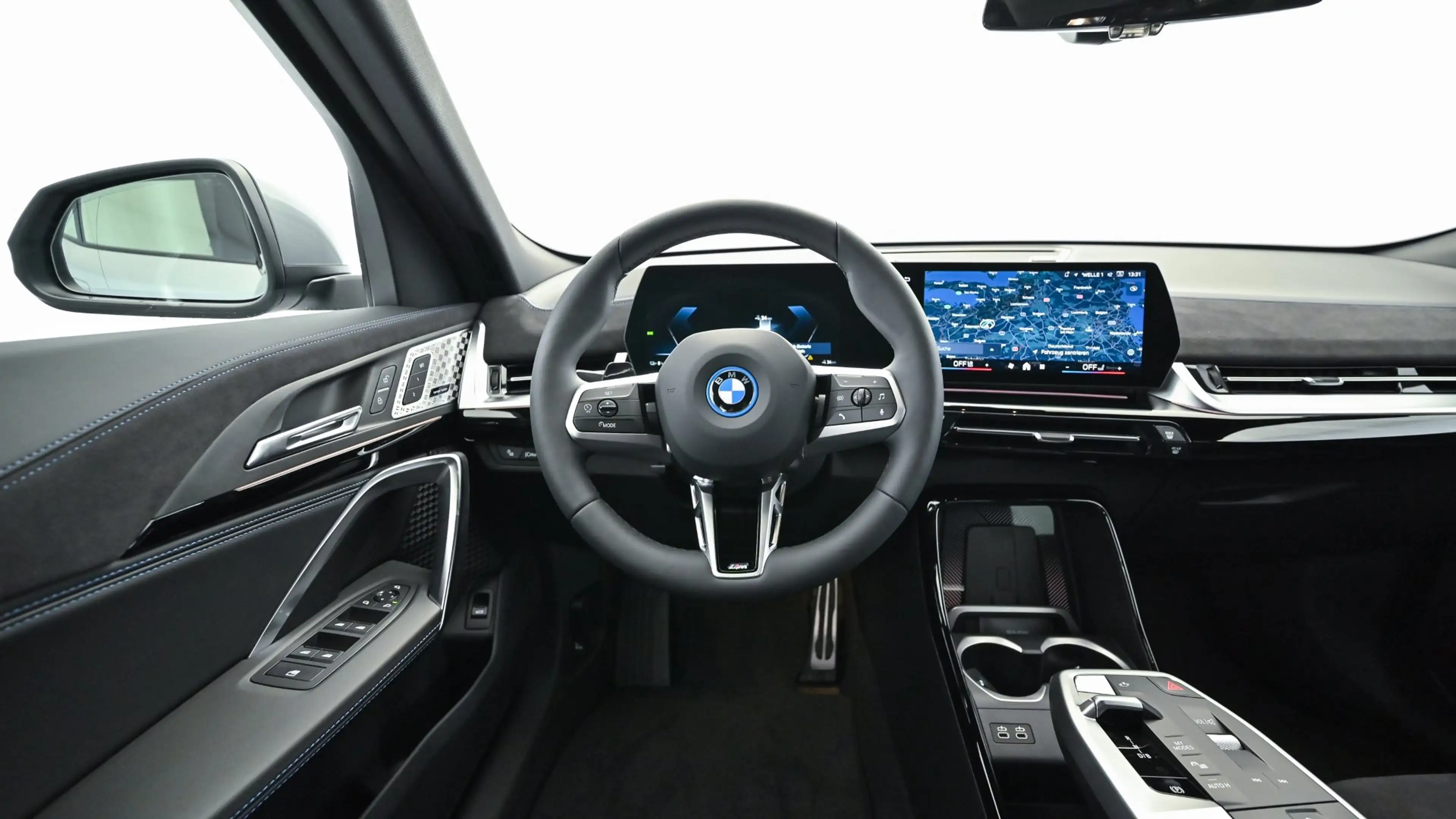 BMW iX2 eDrive20 — photo 10