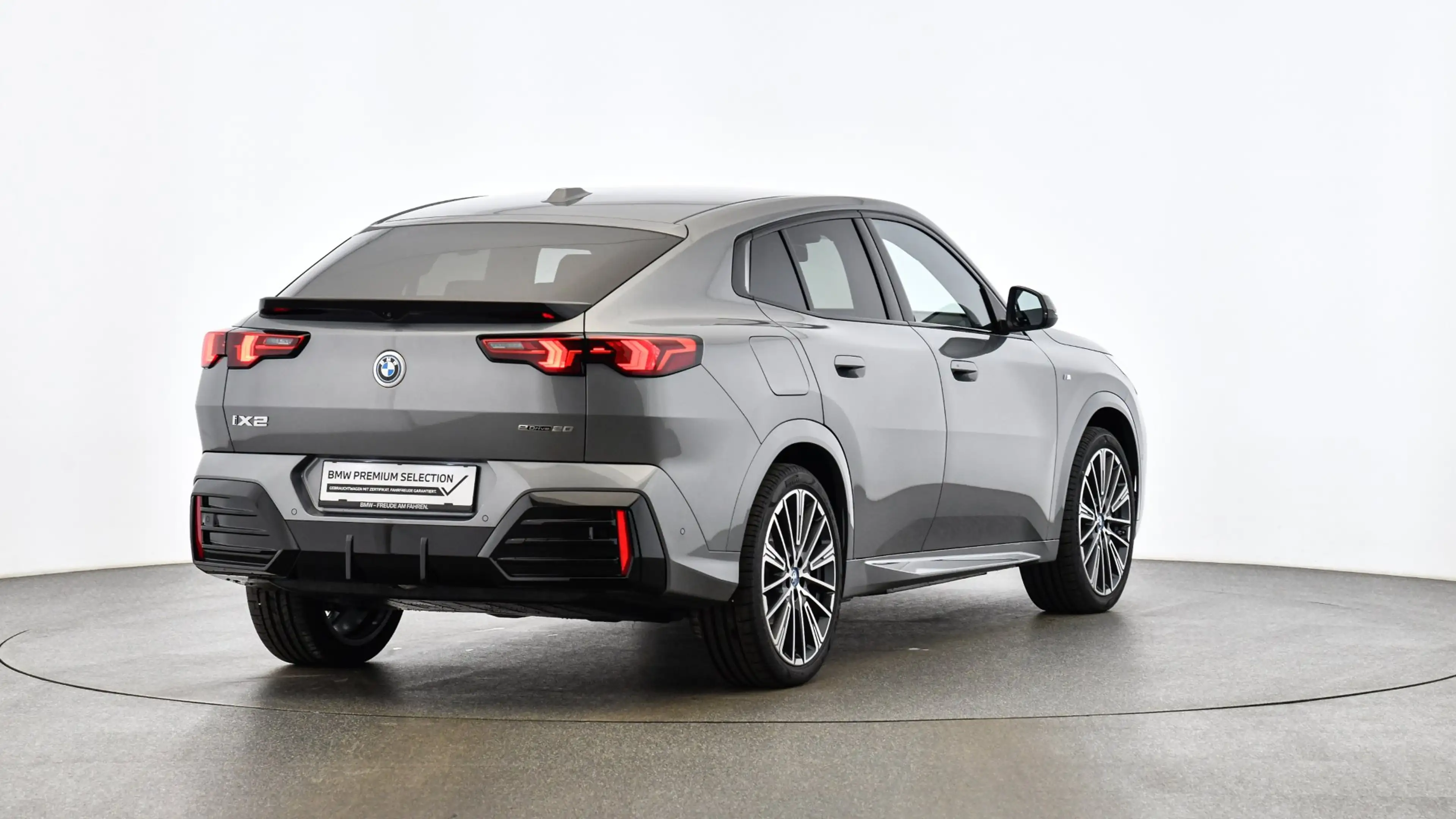 BMW iX2 eDrive20 — photo 4