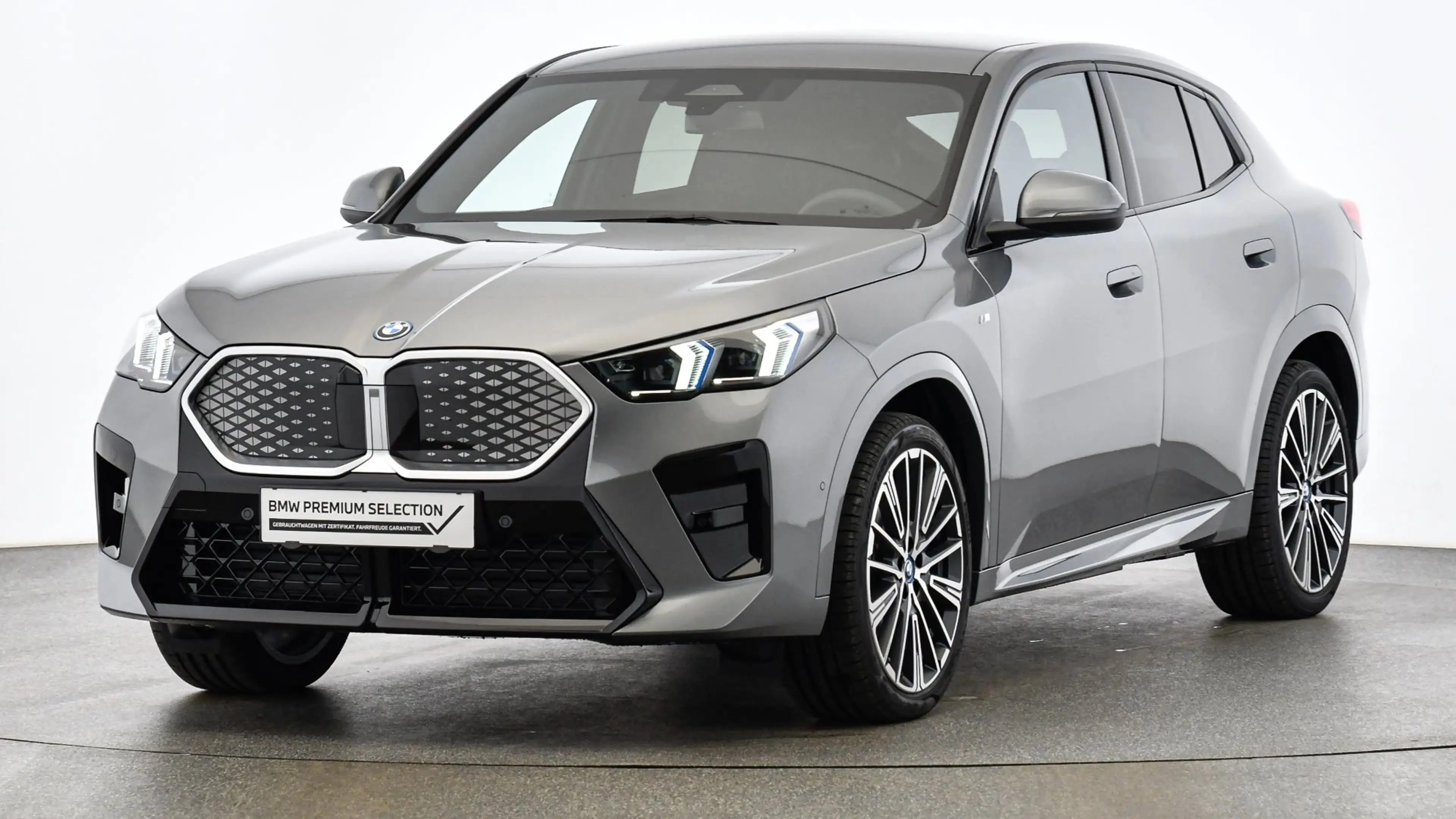 BMW iX2 eDrive20 — photo 3