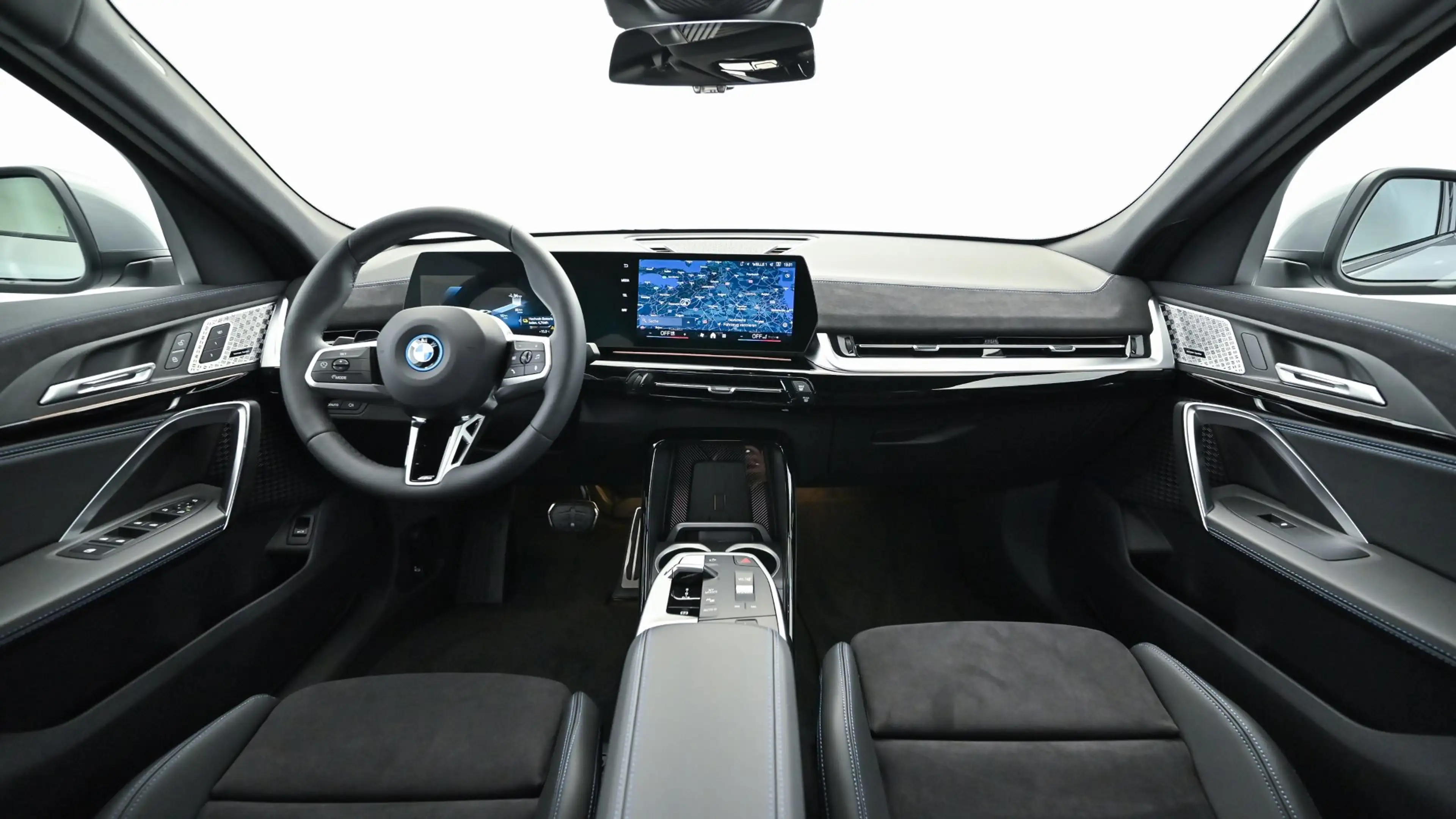 BMW iX2 eDrive20 — photo 9