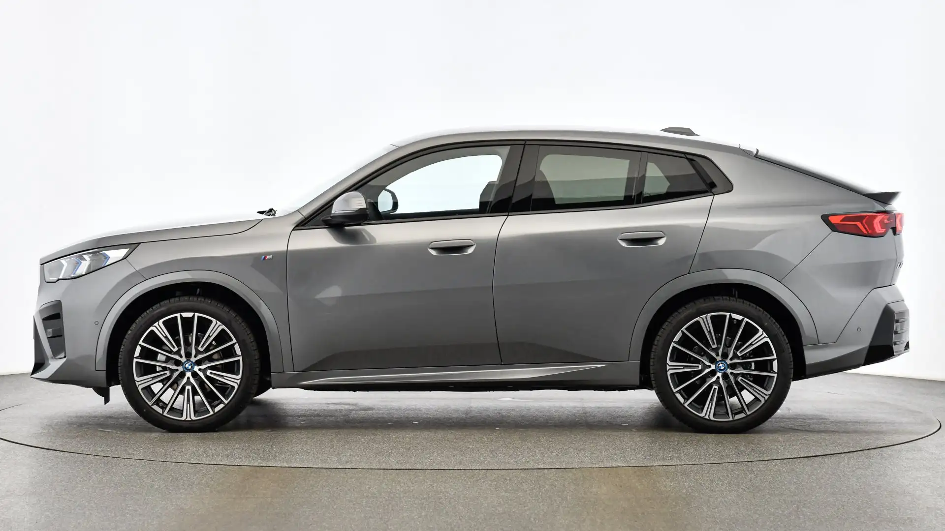 BMW iX2 eDrive20 Grau - 2