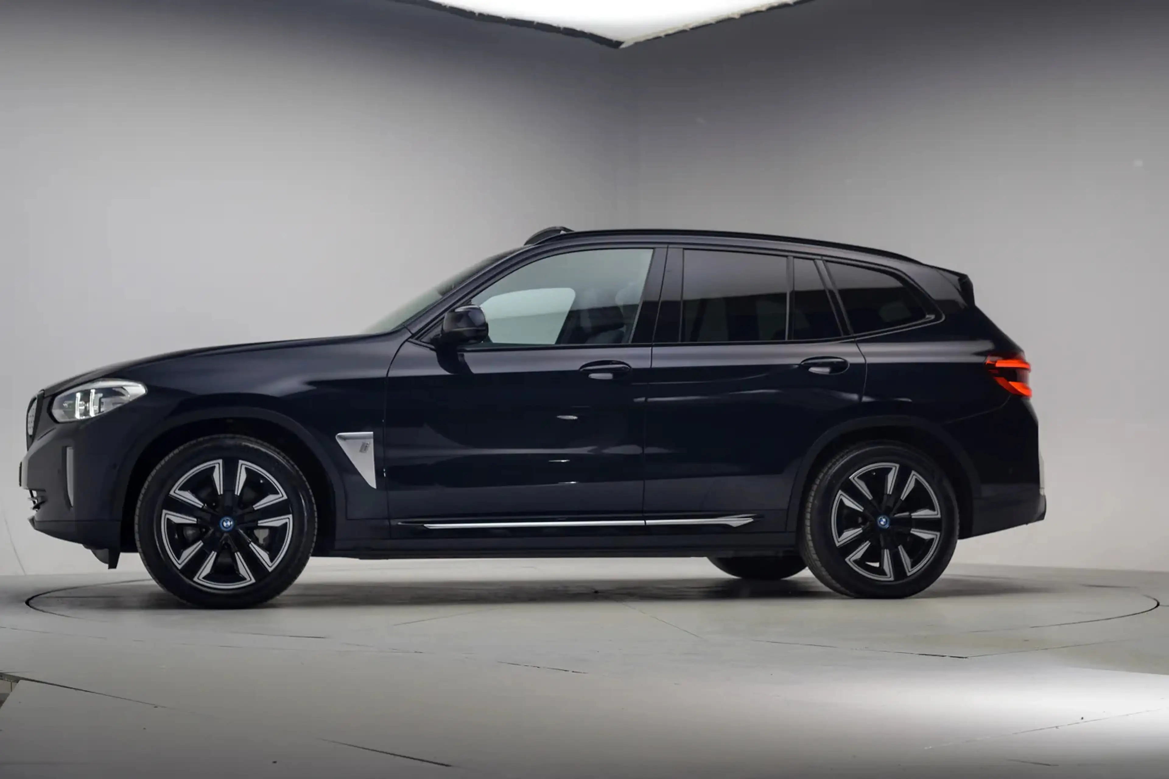 BMW iX3 Executive 80 kWh 3 fase [ Panorama Navi Apple / An — photo 2