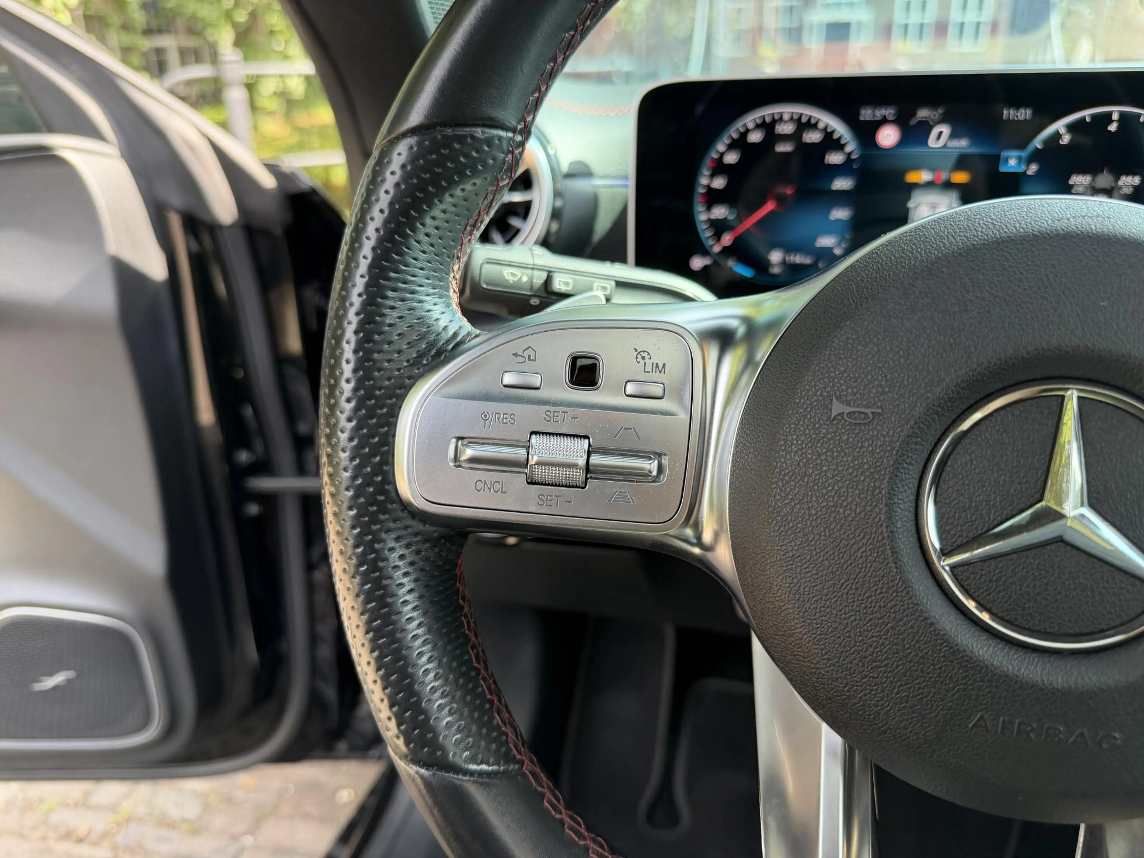 Mercedes-Benz CLA 35 AMG Shooting Brake 4MATIC Premium Plus | Pano | HUD | — photo 11