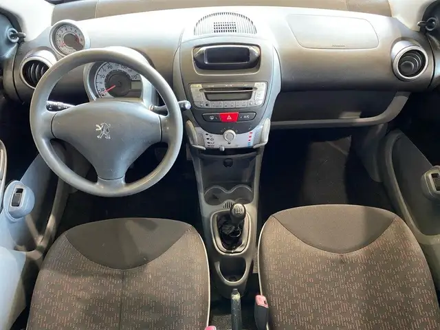 Peugeot 107 view 5