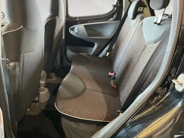 Peugeot 107 view 7