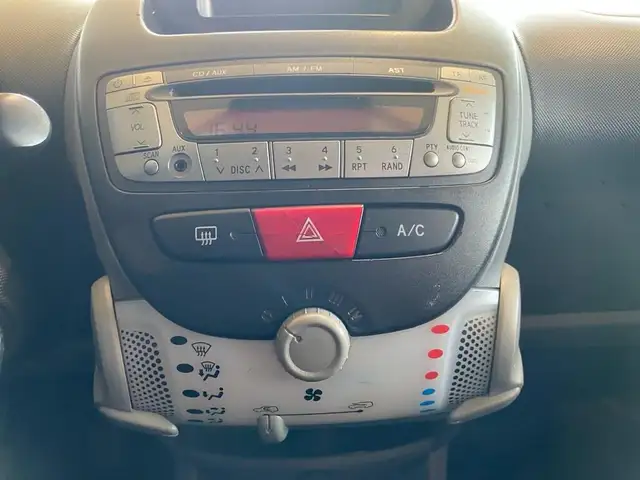 Peugeot 107 view 9