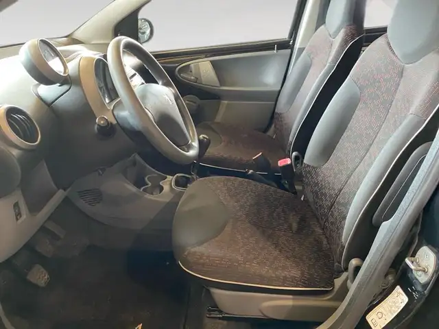 Peugeot 107 view 6