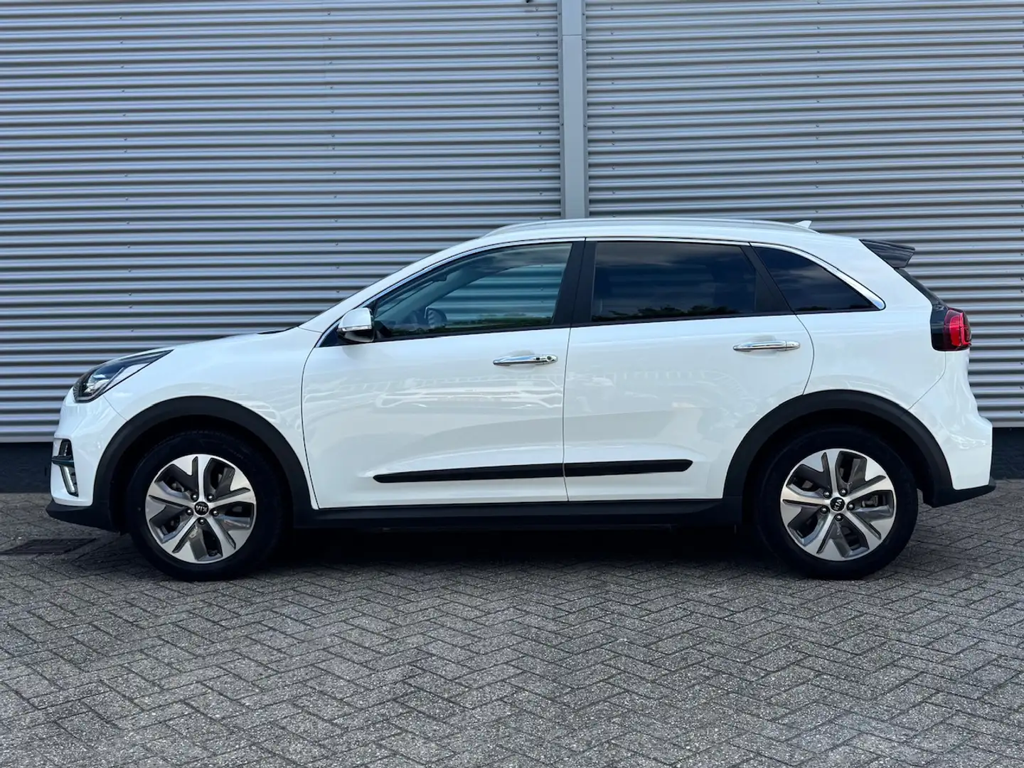 Kia e-Niro 64kWh 204pk Aut ExecutiveLine | Trekhaak | Stoelko Wit - 2