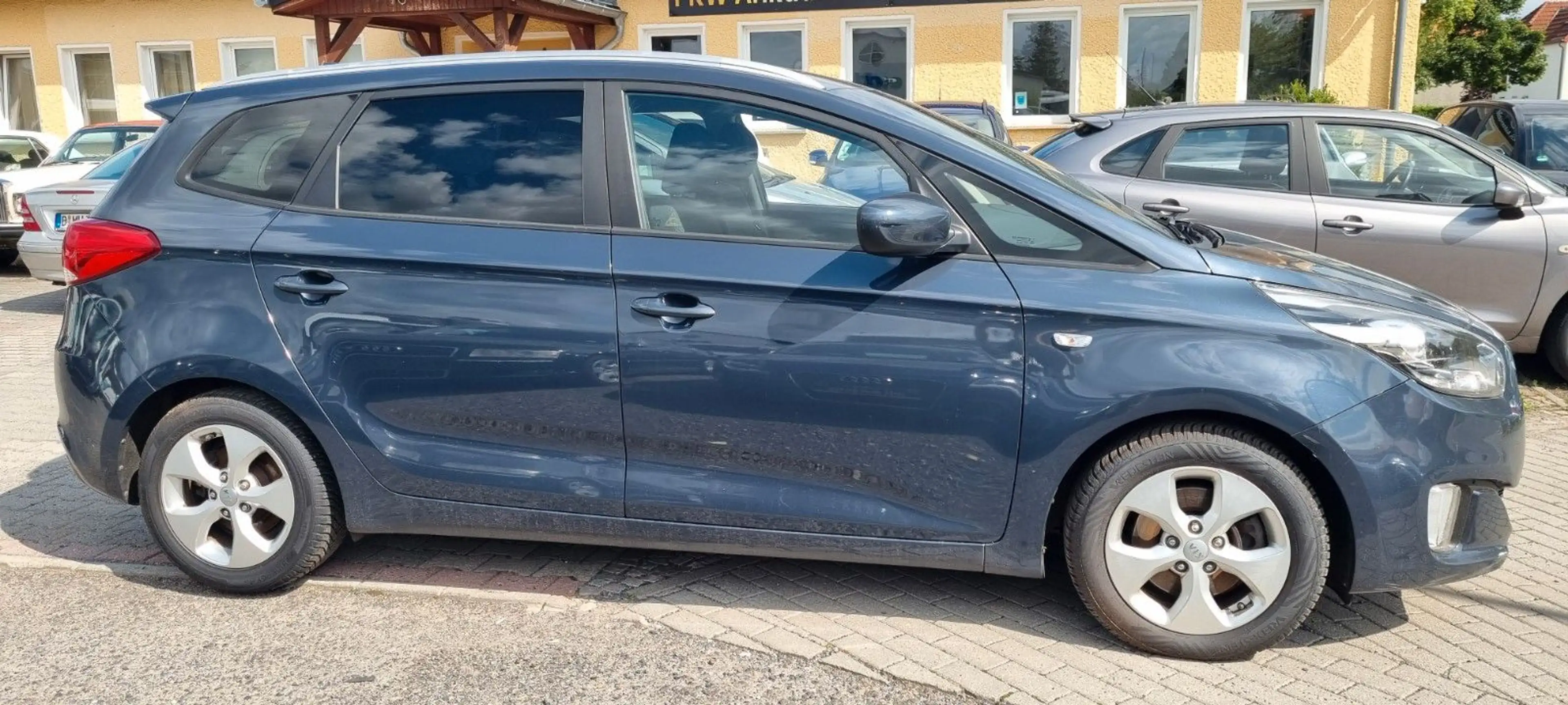 Kia Carens Vision — photo 2
