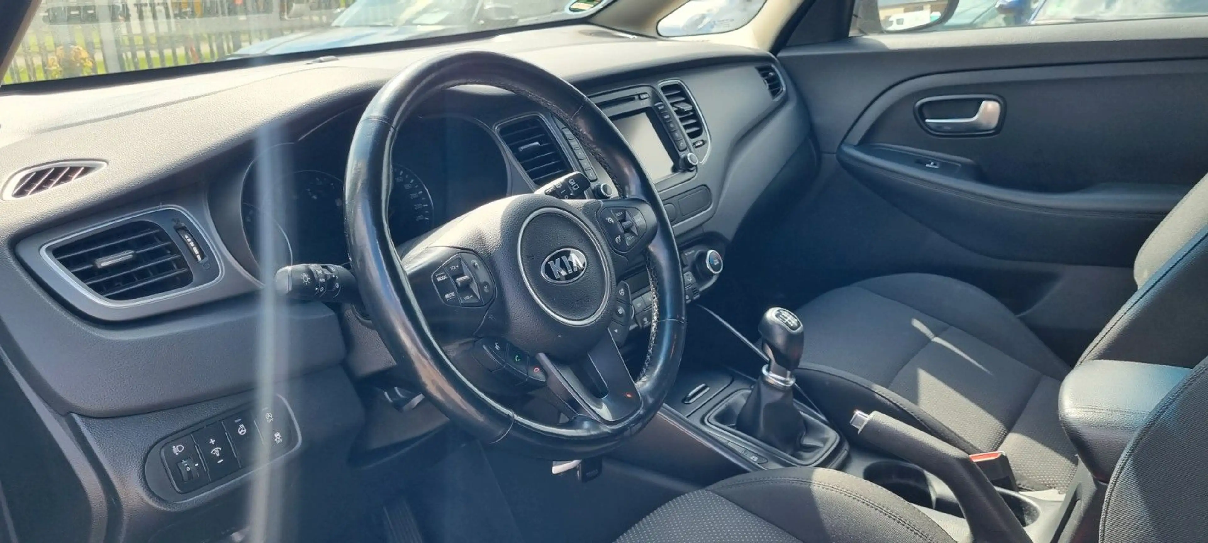 Kia Carens Vision — photo 12