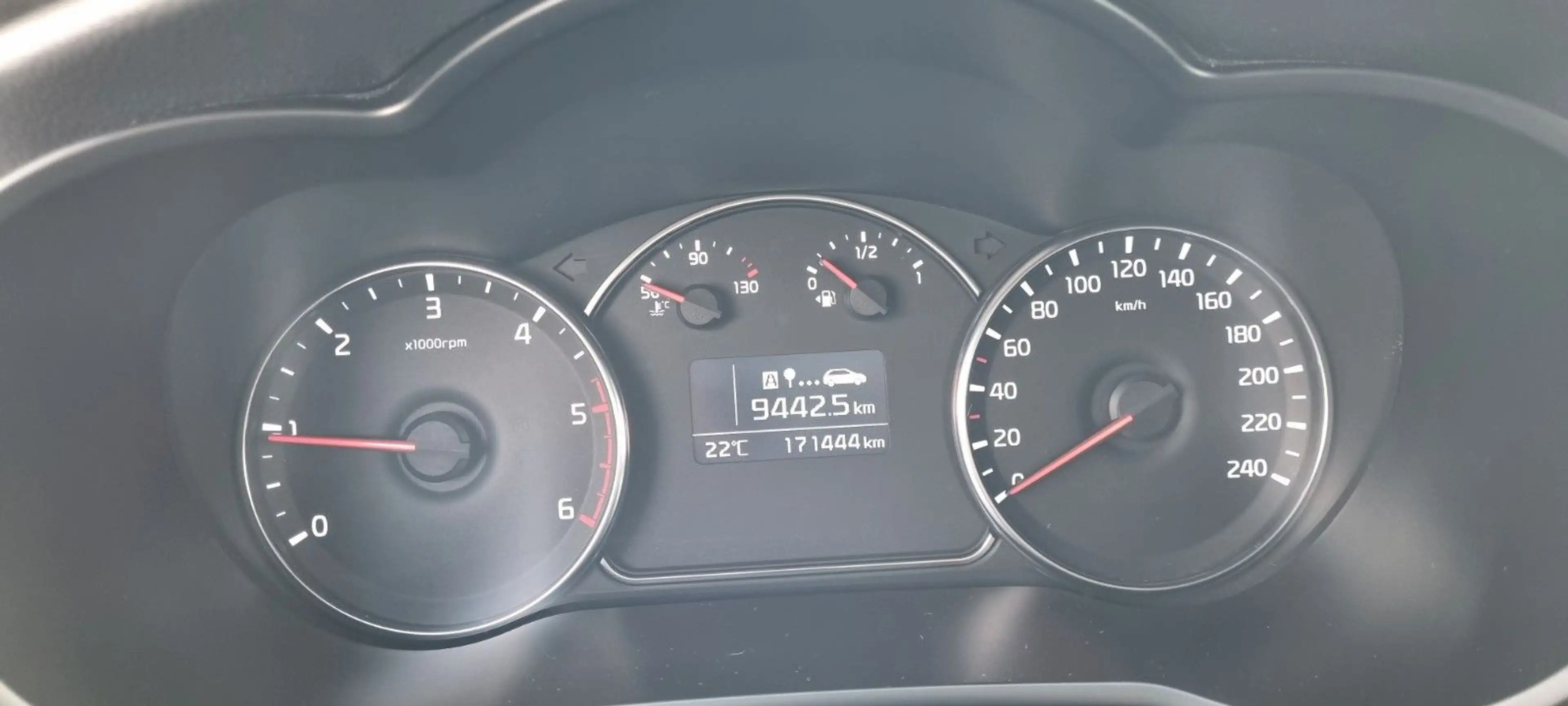 Kia Carens Vision — photo 7